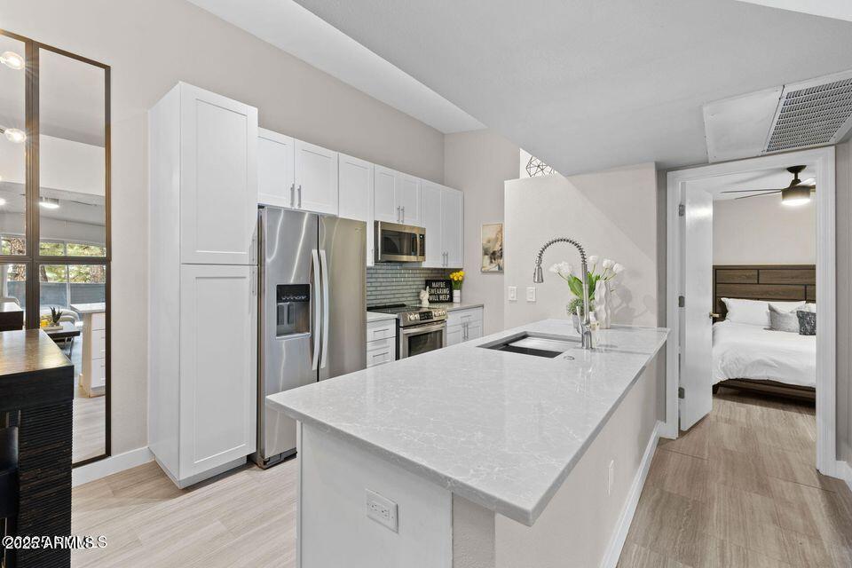 1385 W UNIVERSITY Avenue 202