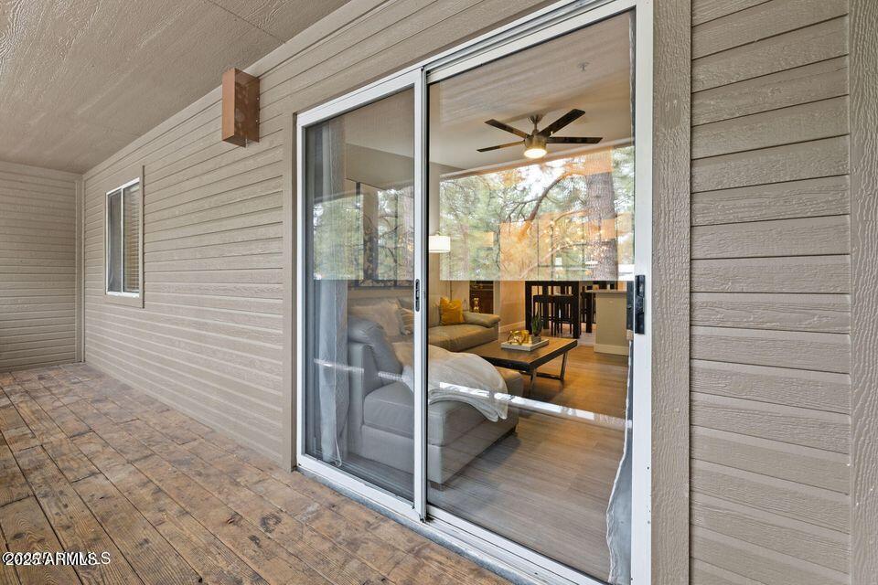 1385 W UNIVERSITY Avenue 202