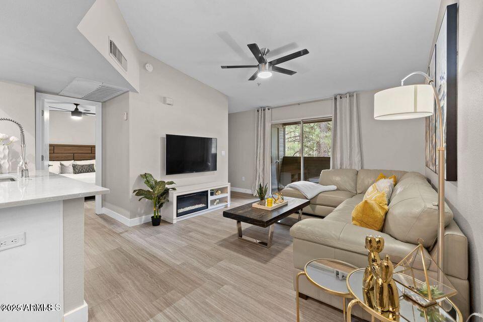 1385 W UNIVERSITY Avenue 202