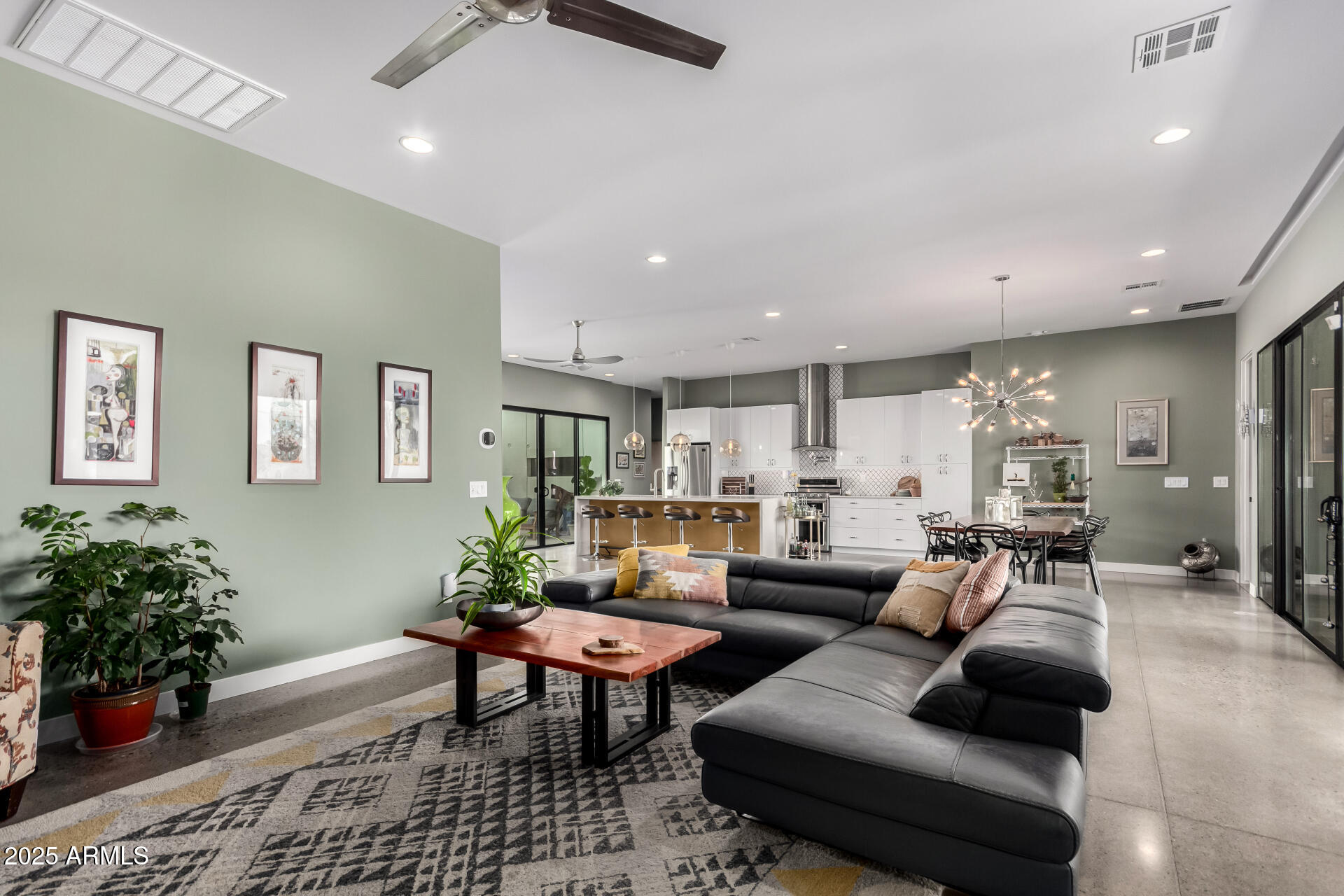6840 N 13TH Place