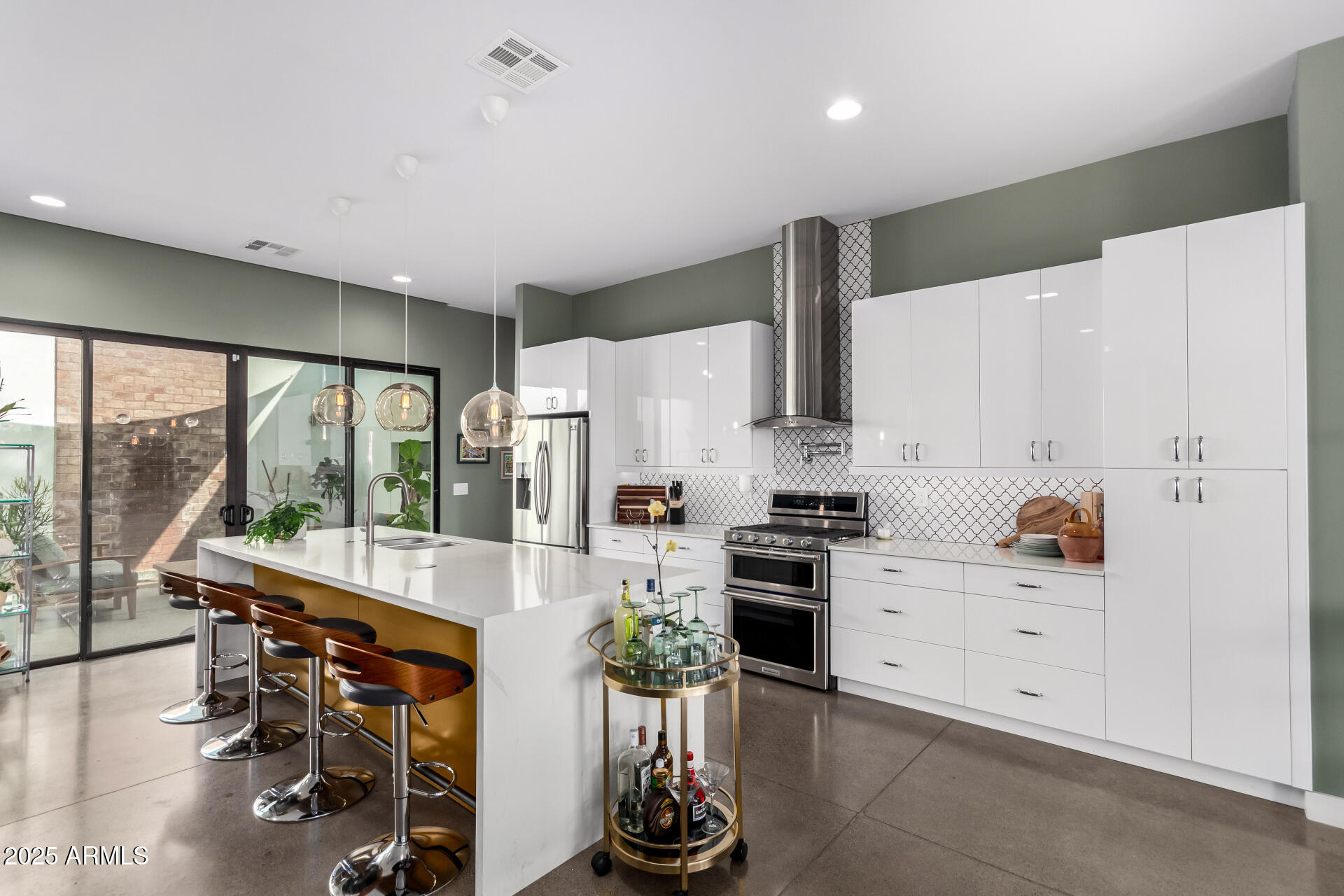 6840 N 13TH Place