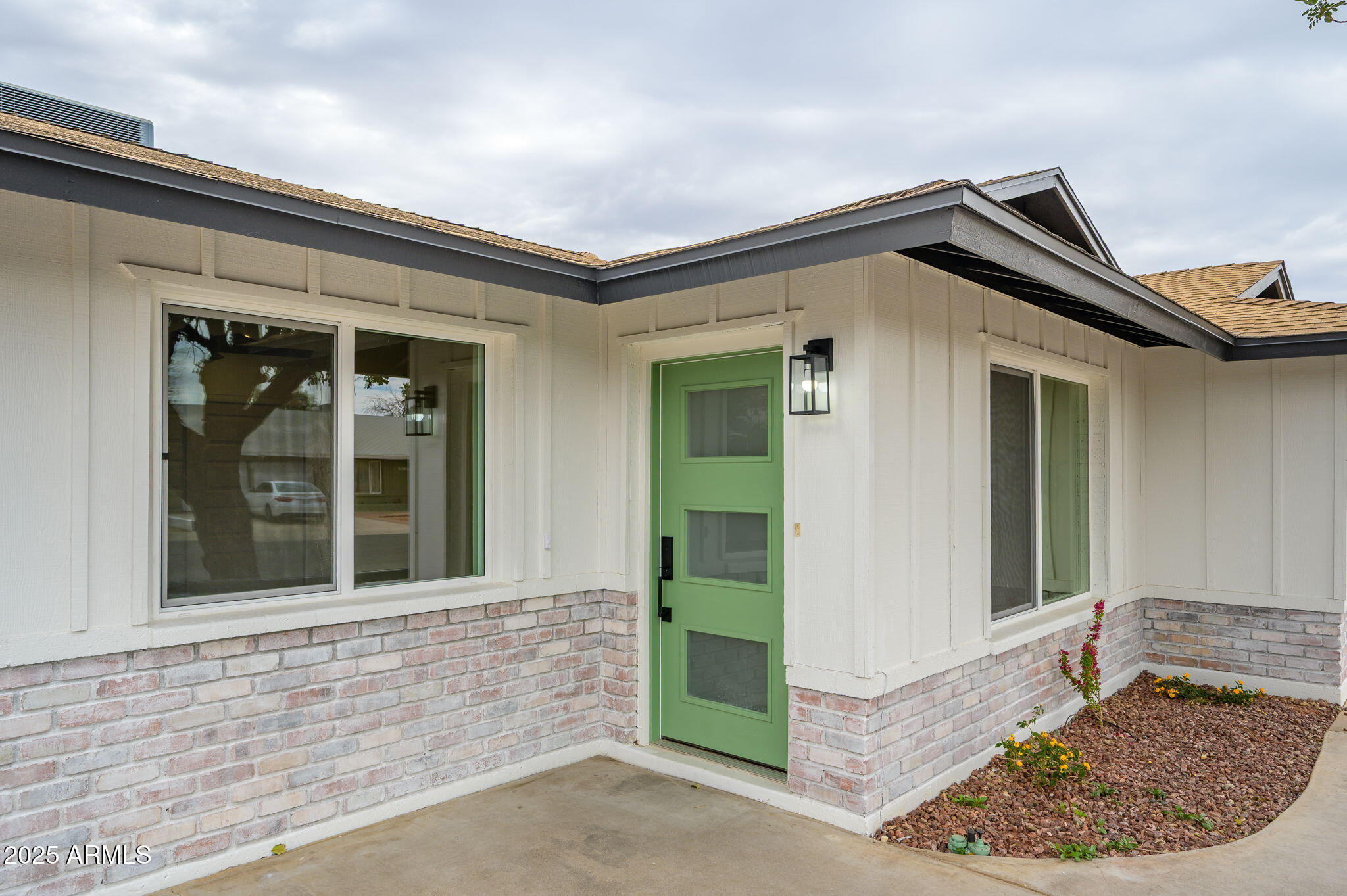2118 E RADCLIFFE Drive