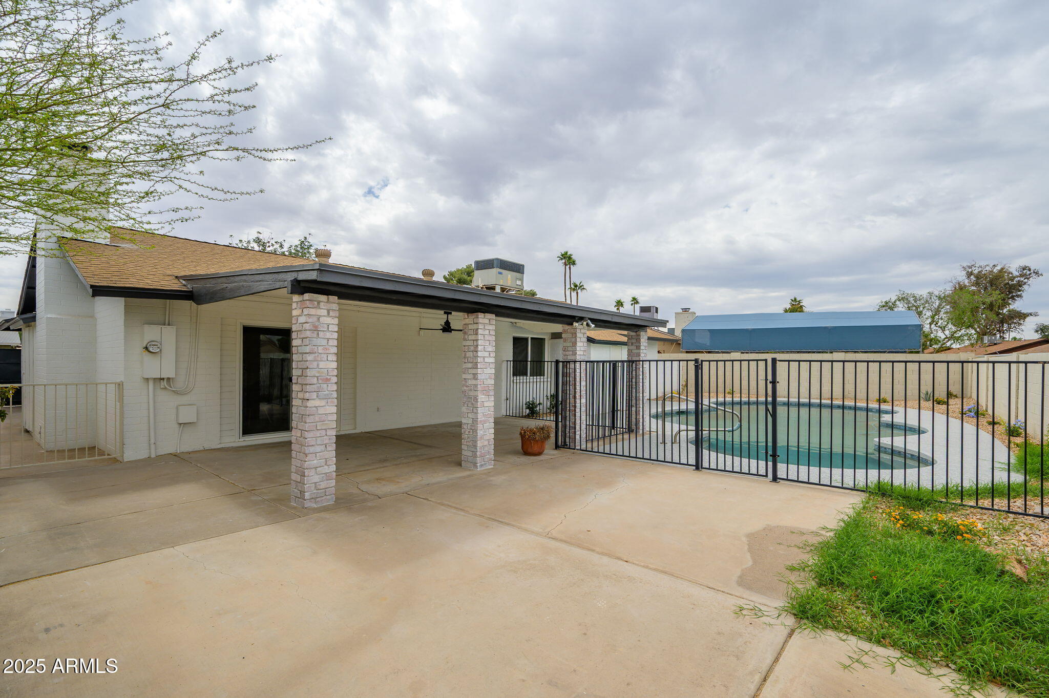 2118 E RADCLIFFE Drive
