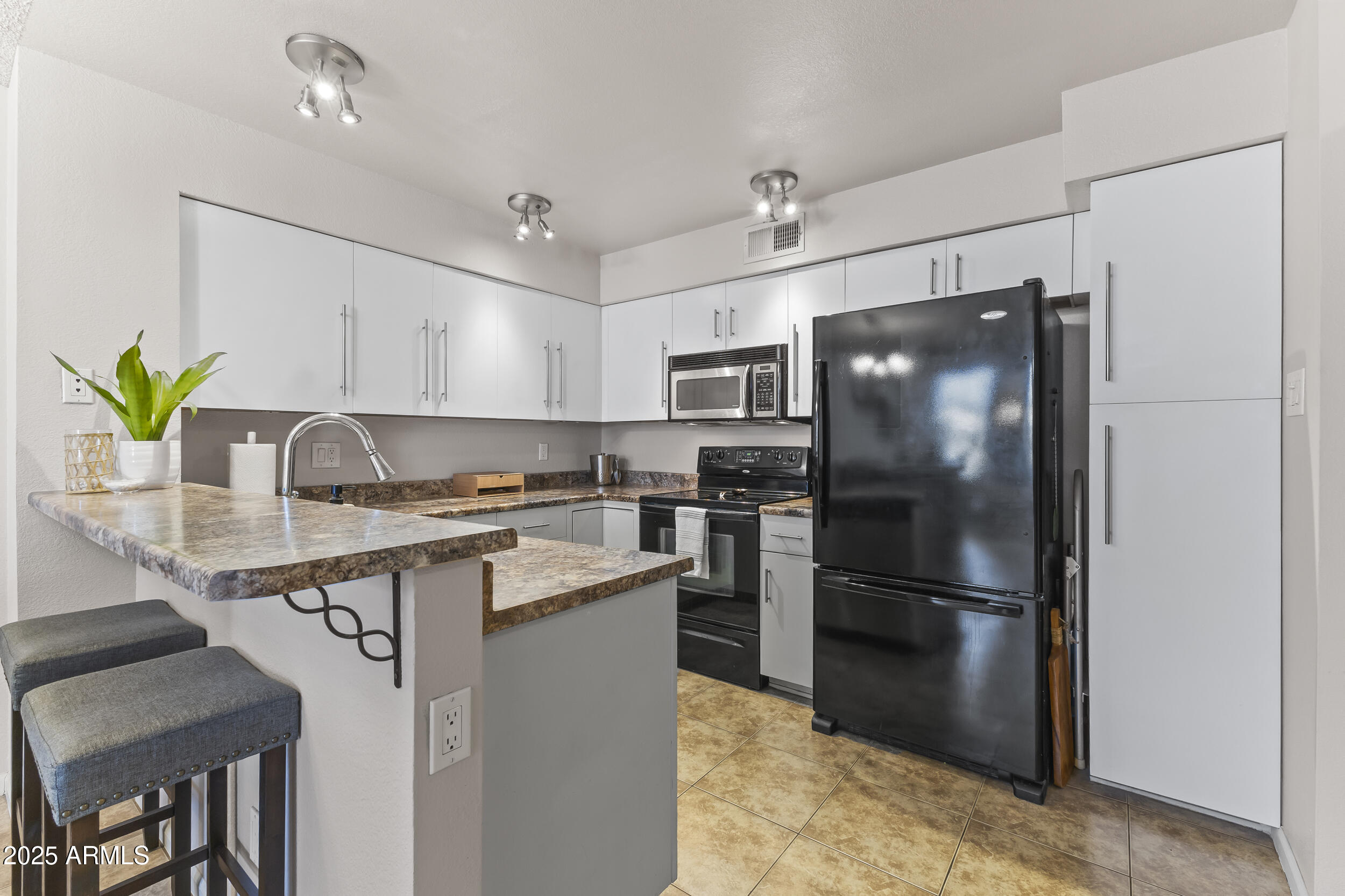 1717 E UNION HILLS Drive 1110
