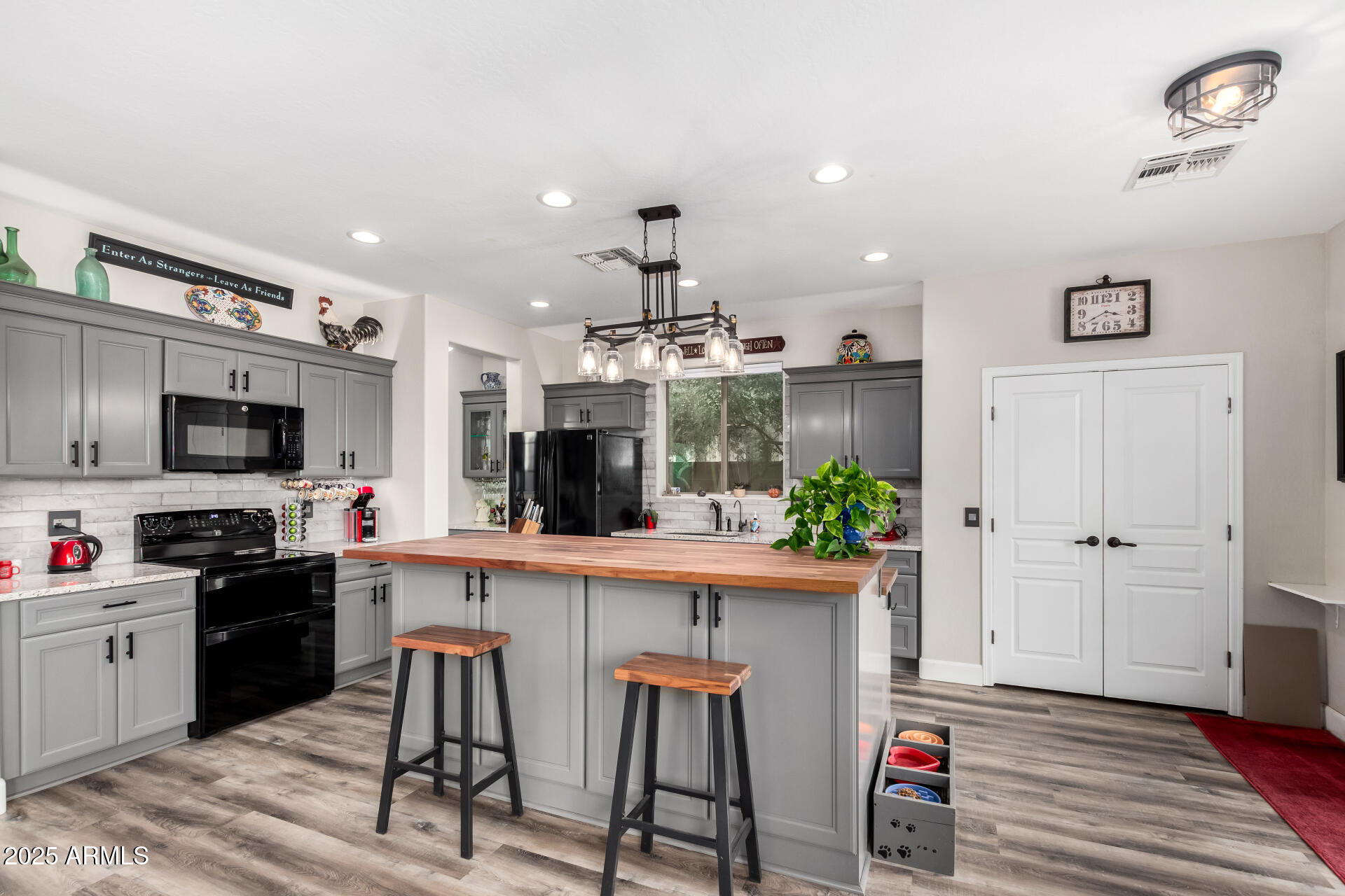 18101 N CRESTVIEW Lane