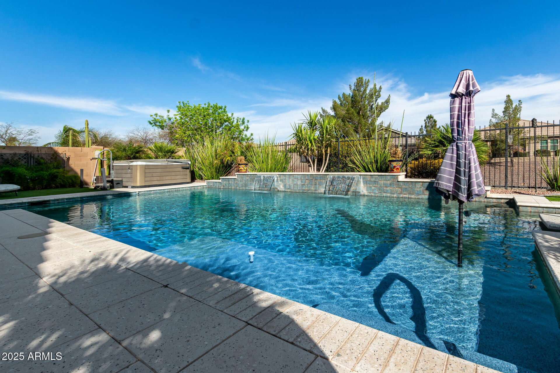 18101 N CRESTVIEW Lane