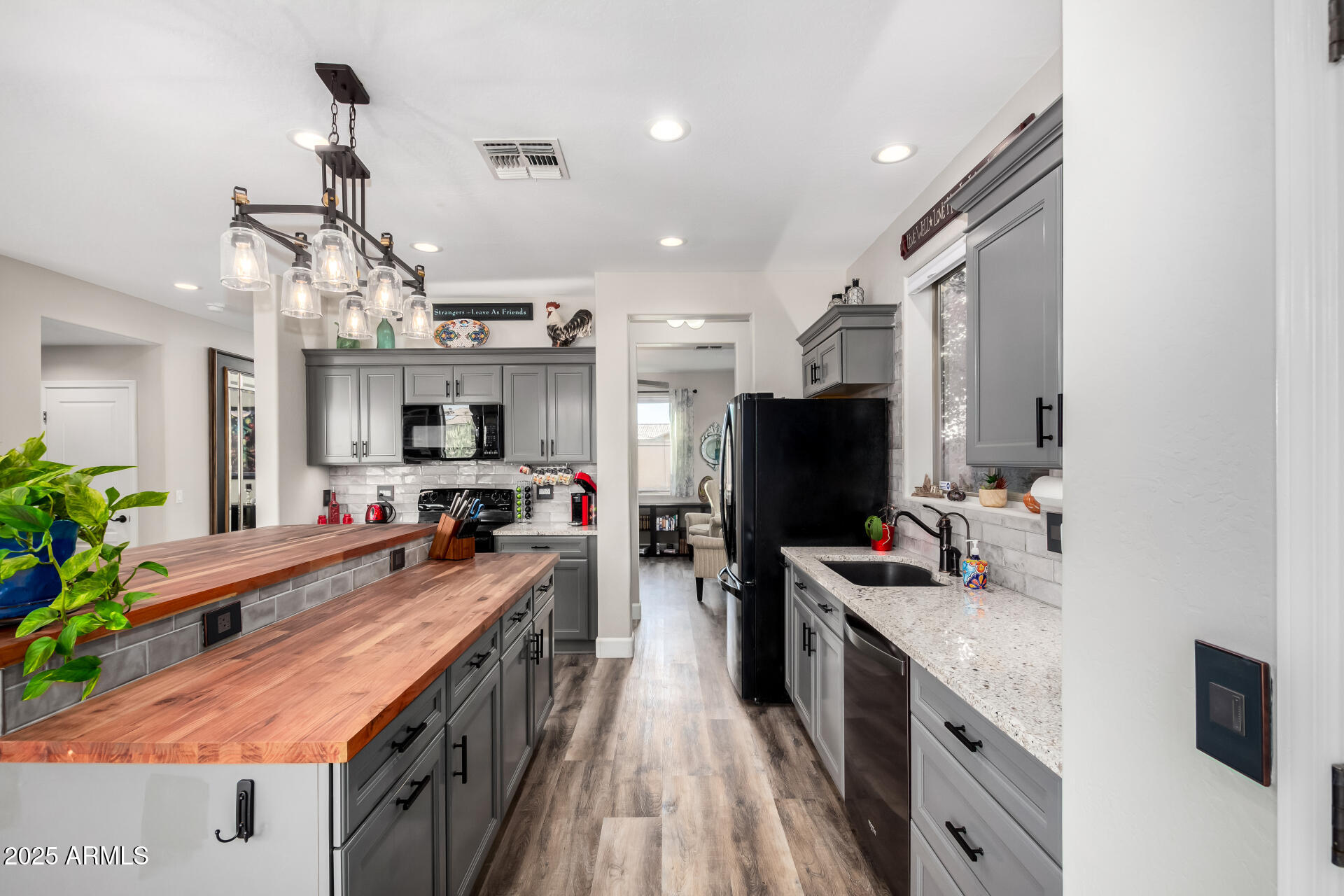 18101 N CRESTVIEW Lane