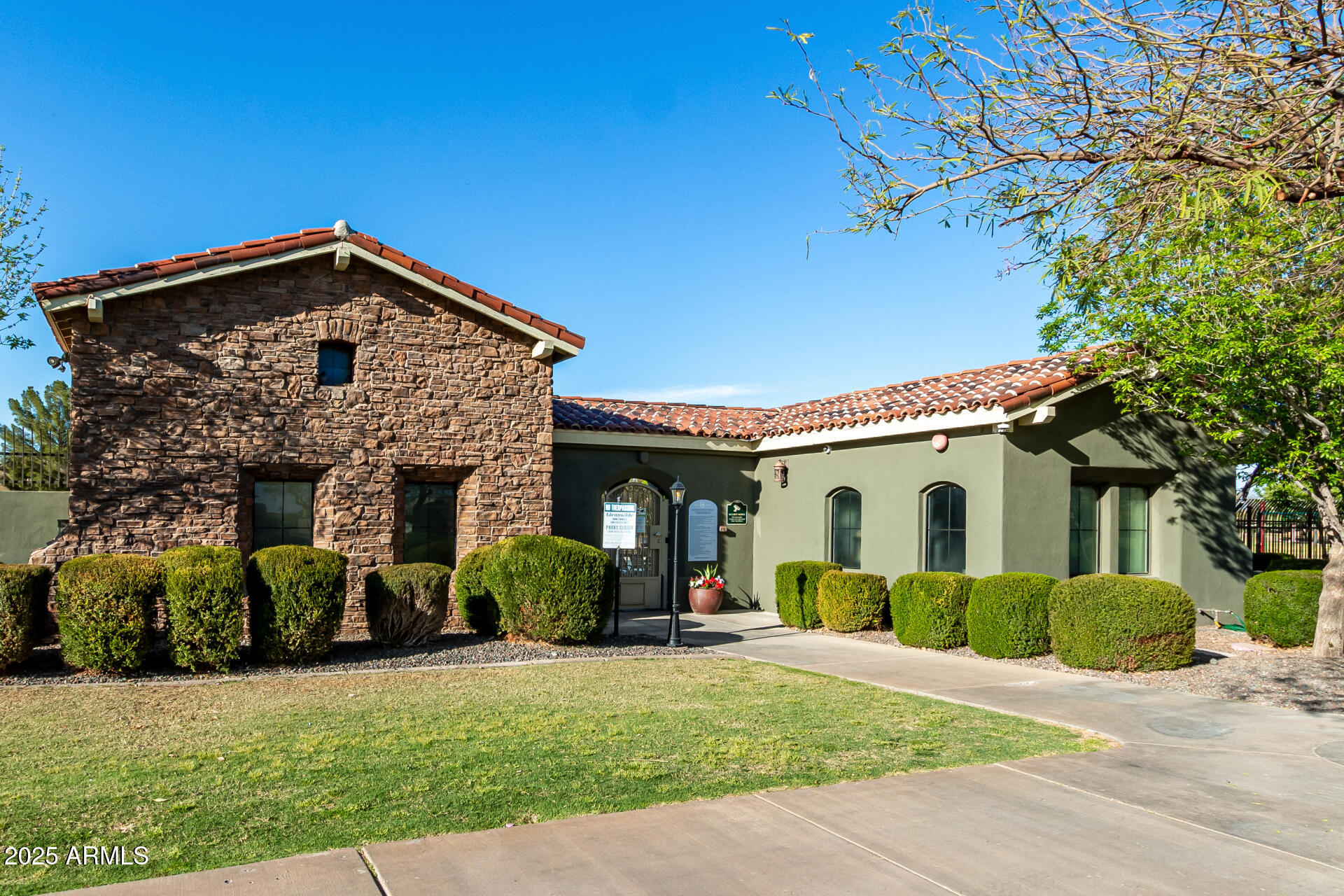 18101 N CRESTVIEW Lane