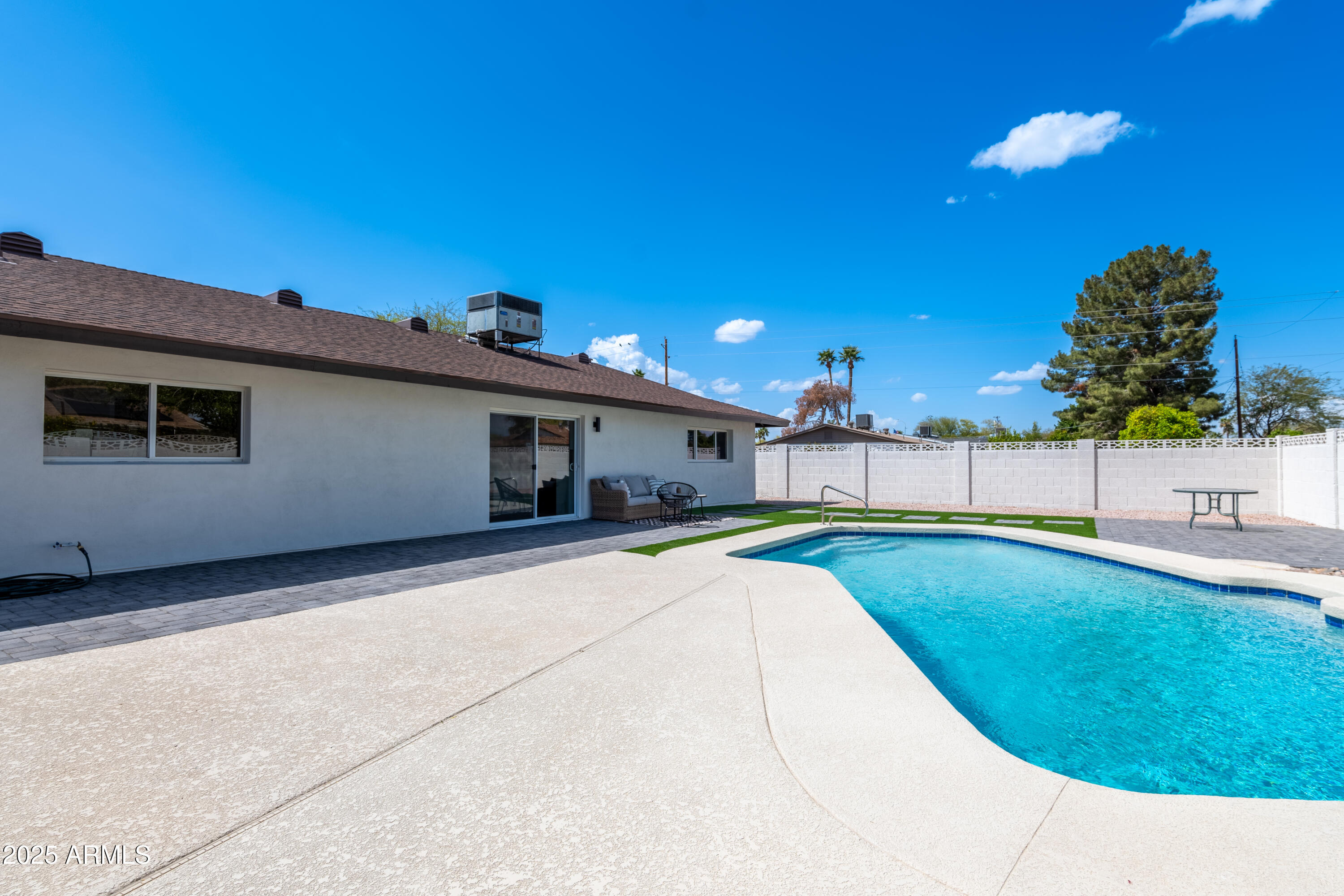 8602 E Whitton Avenue