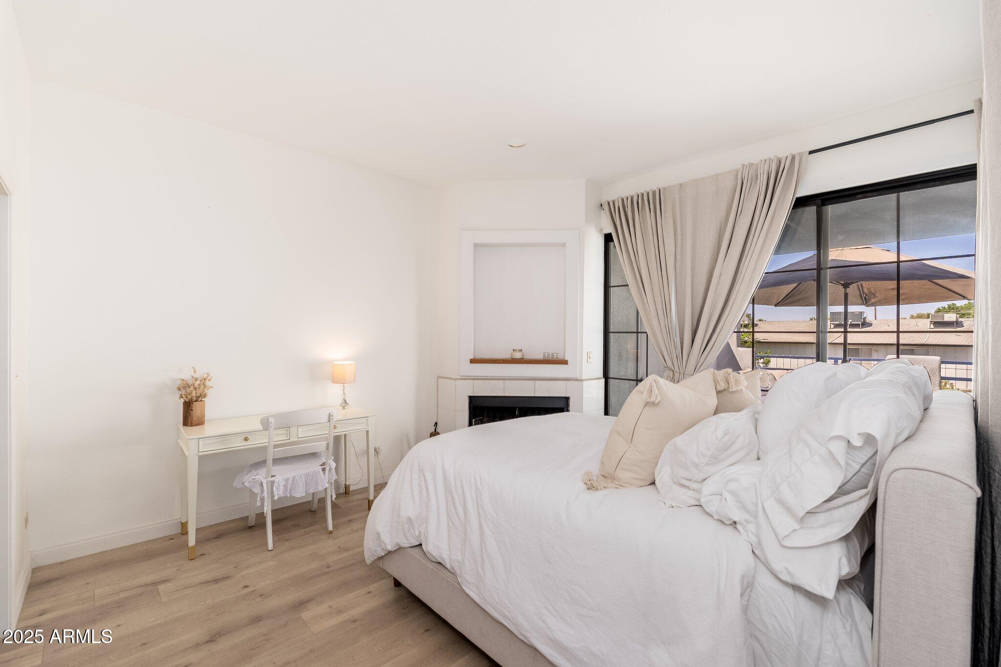 902 W GLENDALE Avenue, 215