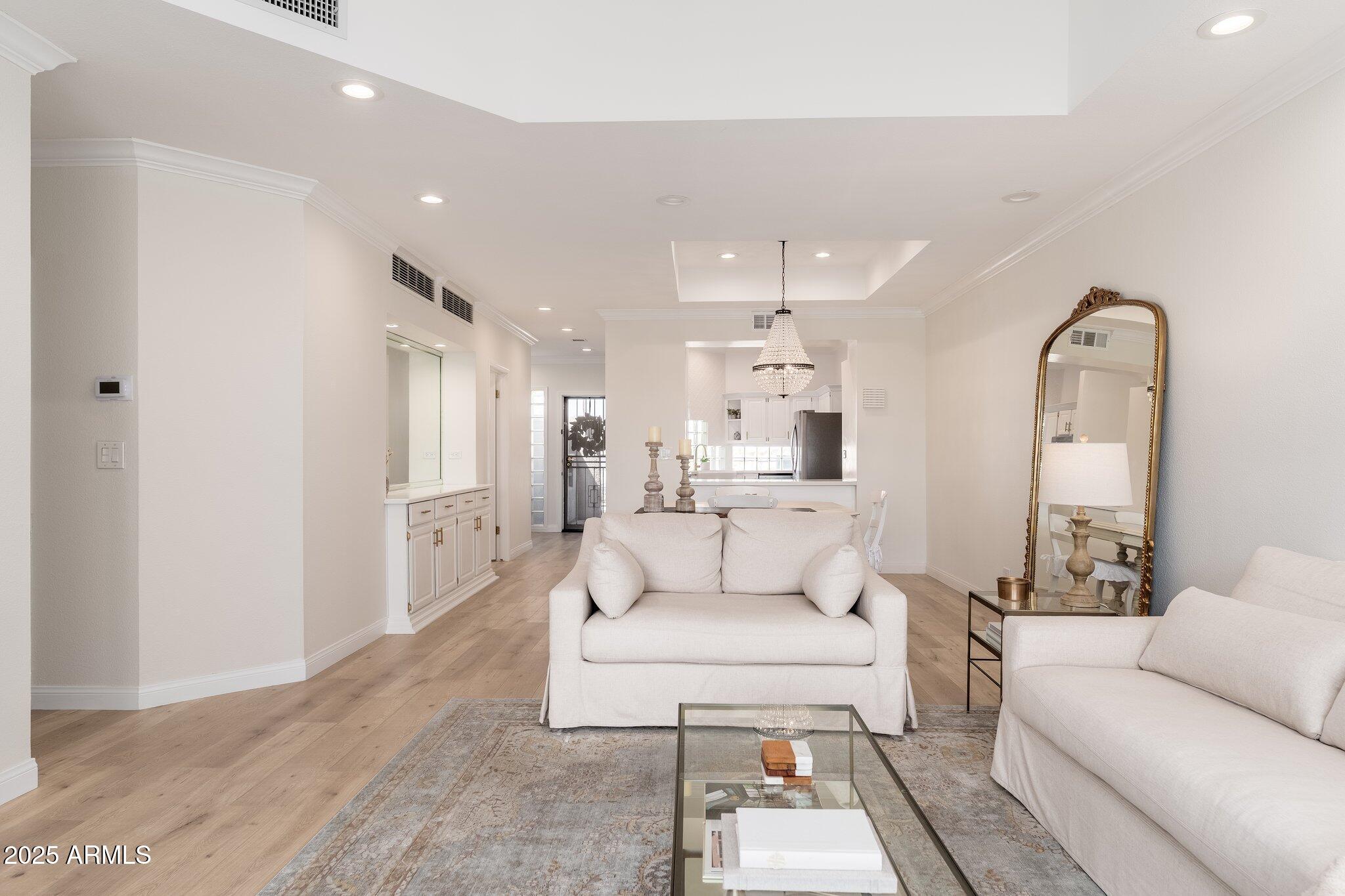 902 W GLENDALE Avenue, 215