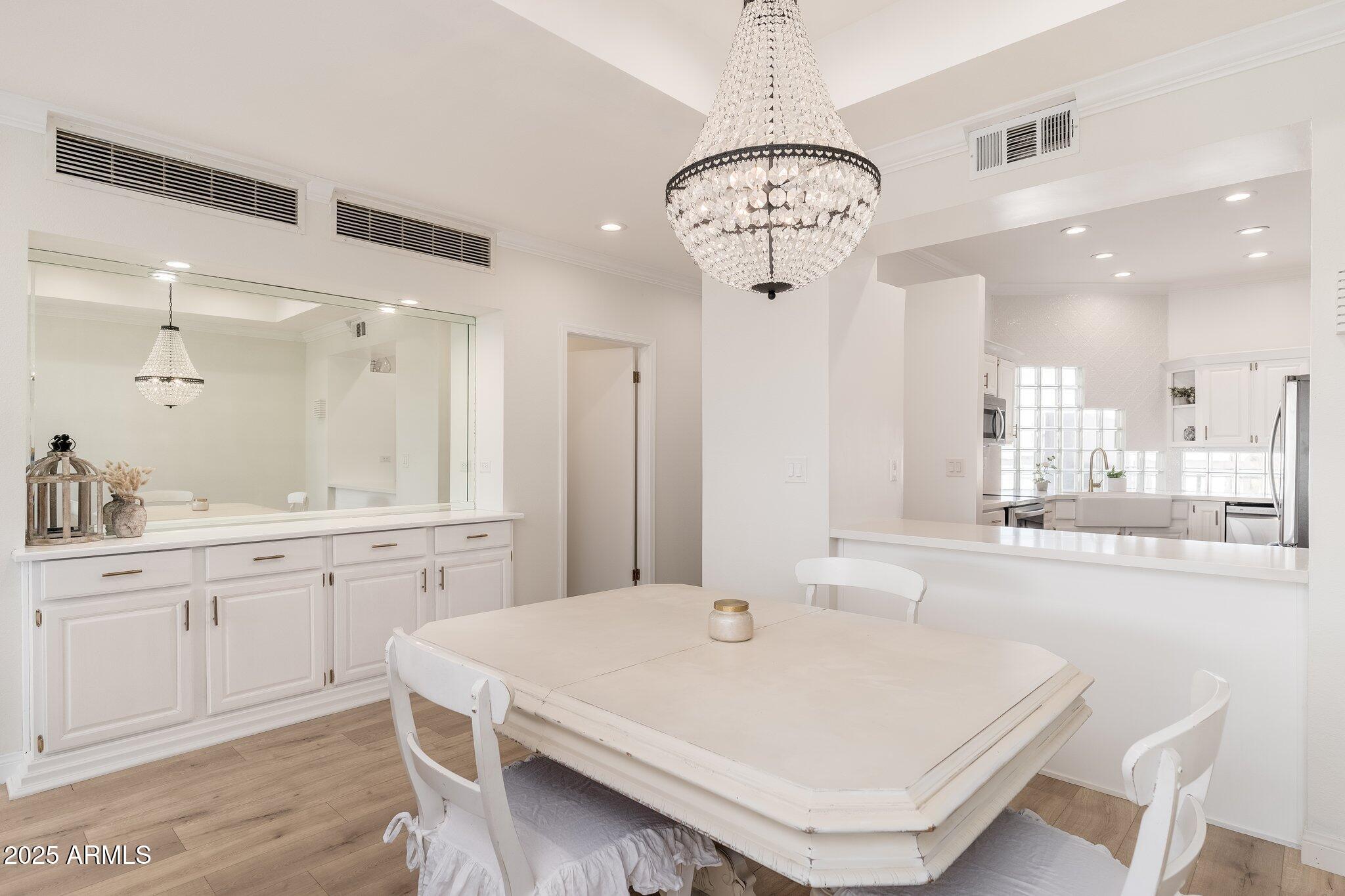 902 W GLENDALE Avenue, 215