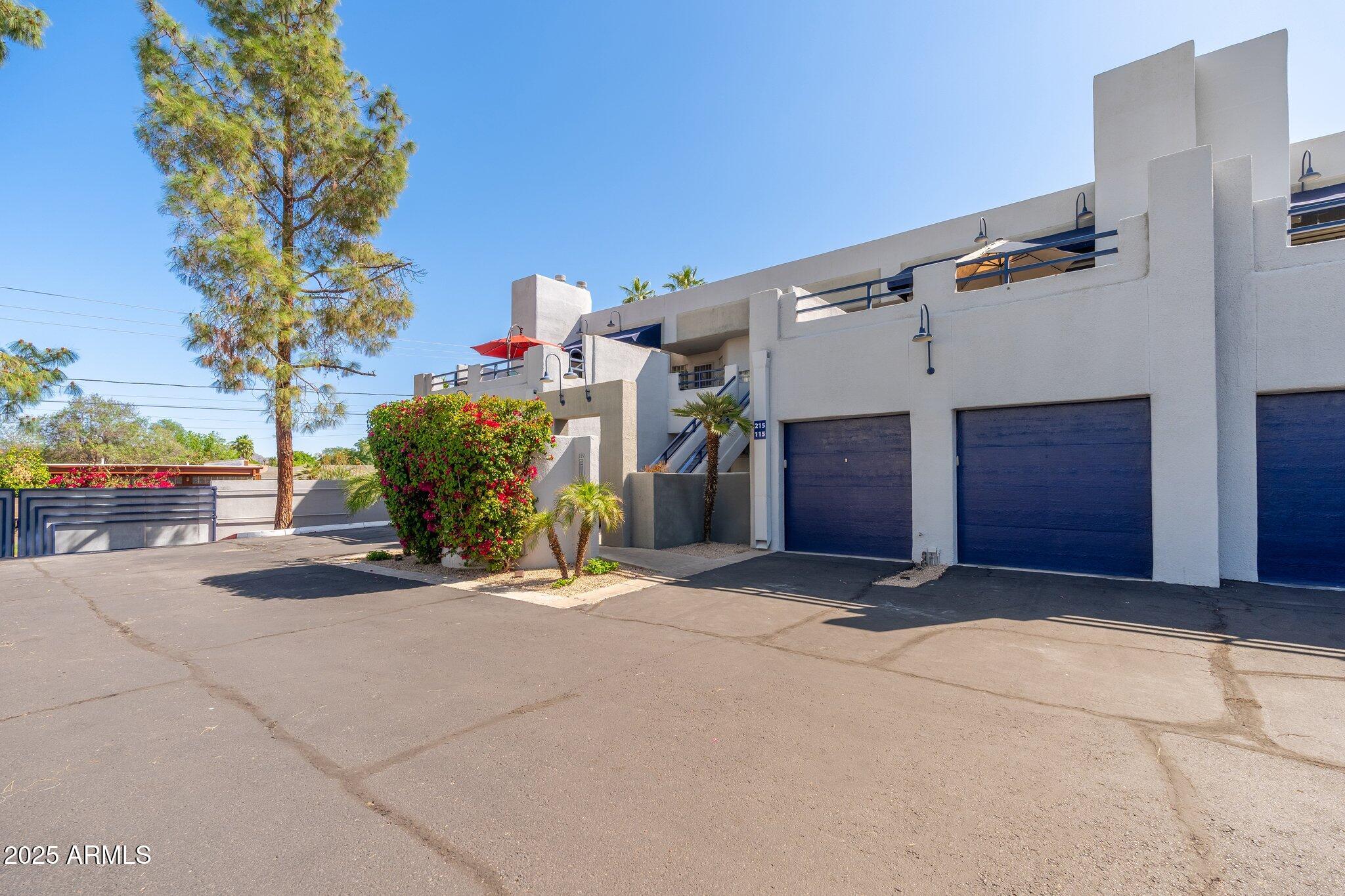 902 W GLENDALE Avenue, 215