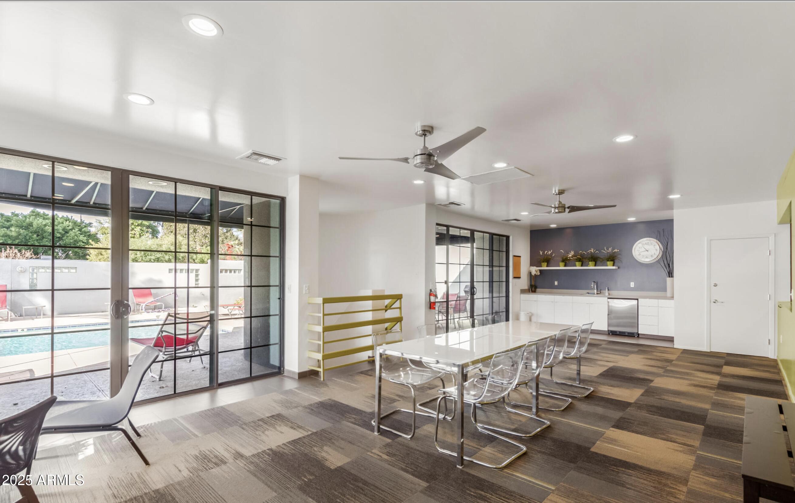 902 W GLENDALE Avenue, 215