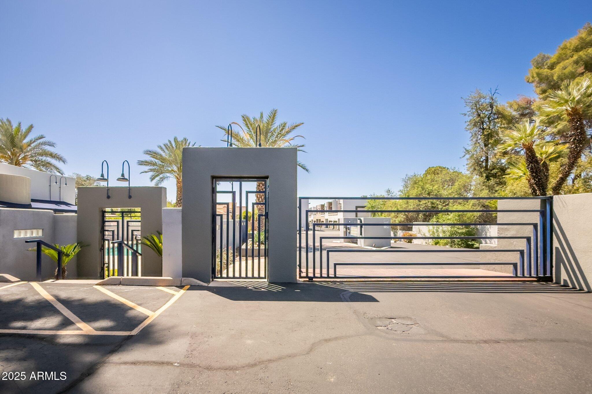 902 W GLENDALE Avenue, 215