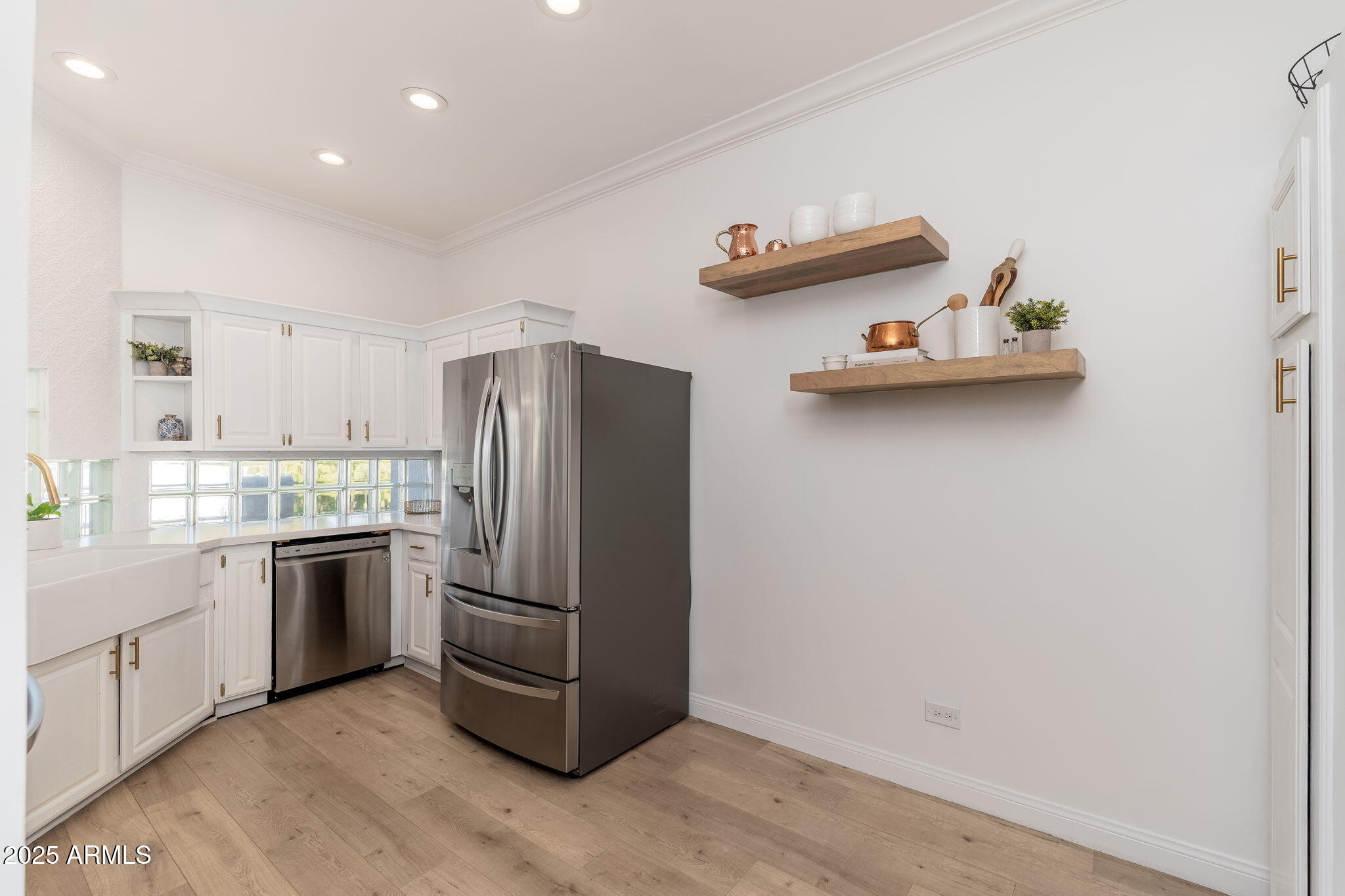 902 W GLENDALE Avenue, 215