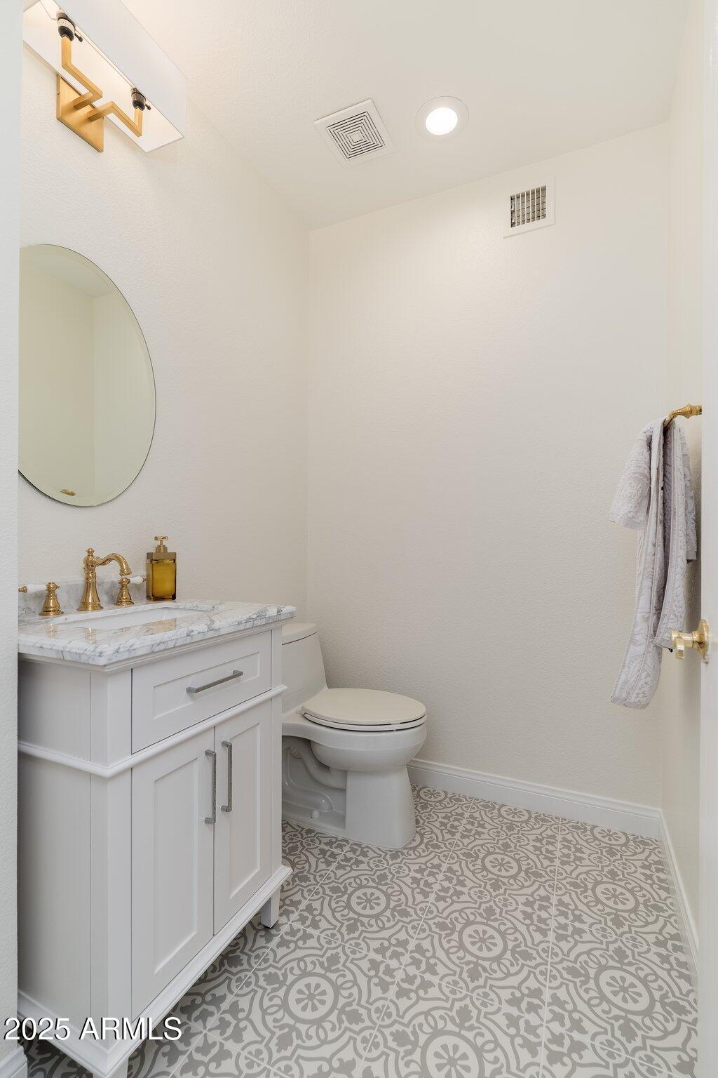 902 W GLENDALE Avenue, 215