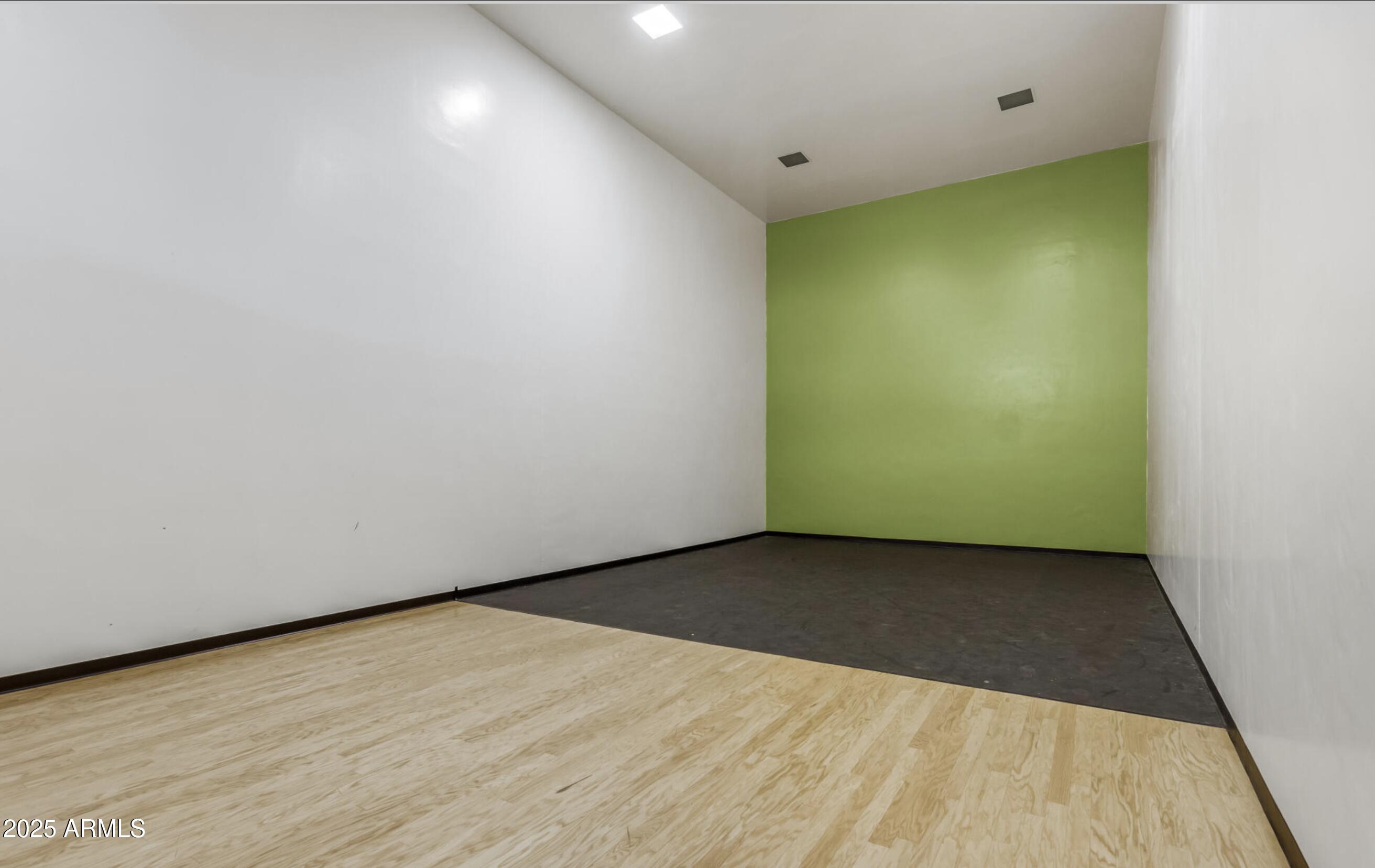 902 W GLENDALE Avenue, 215