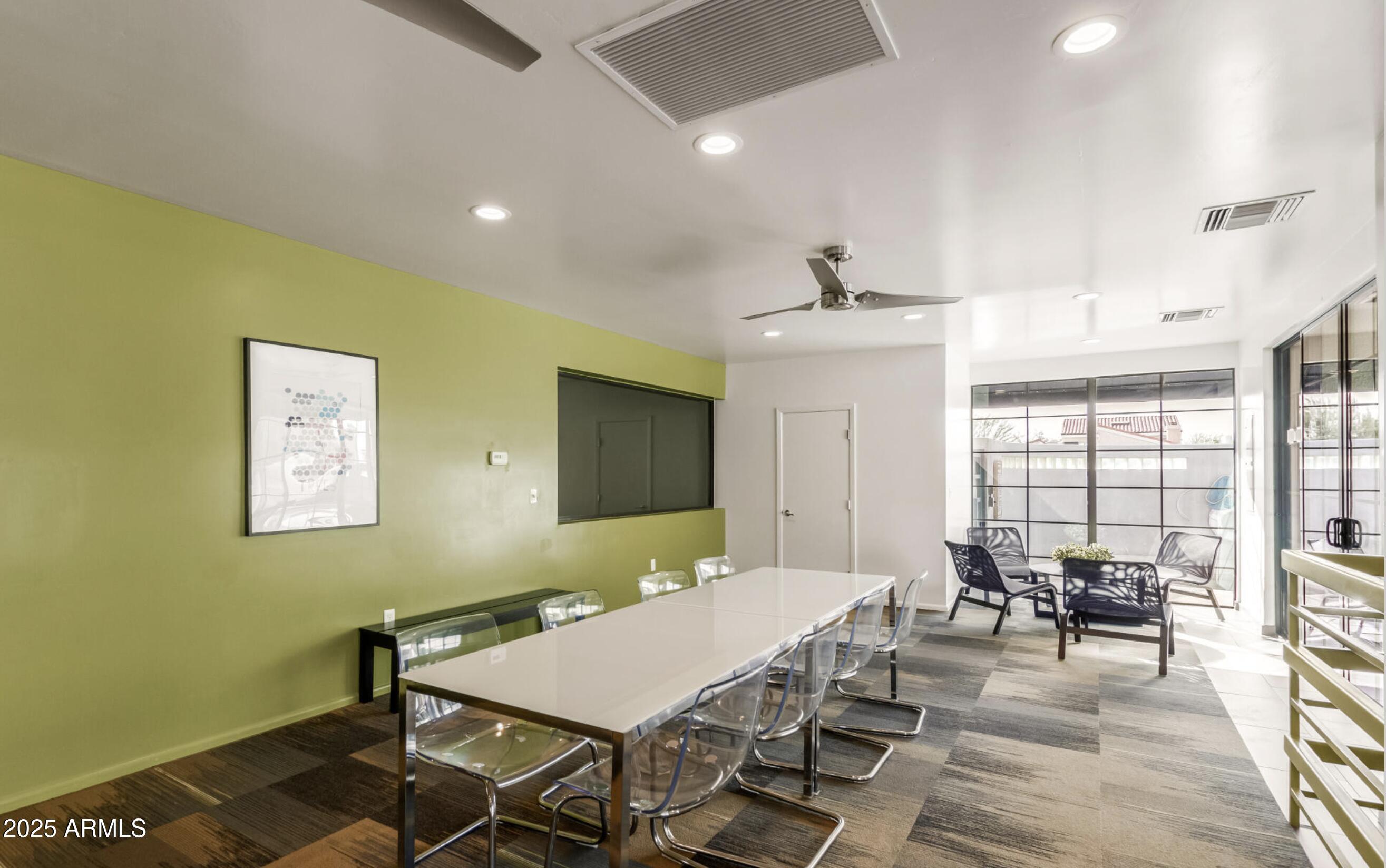 902 W GLENDALE Avenue, 215