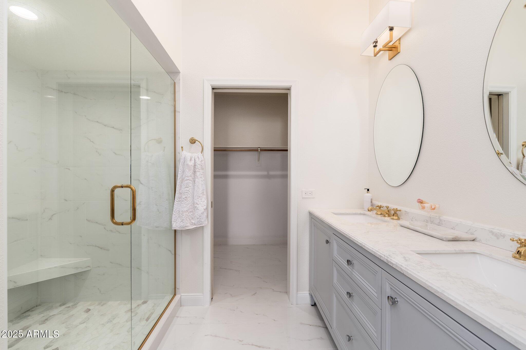 902 W GLENDALE Avenue, 215