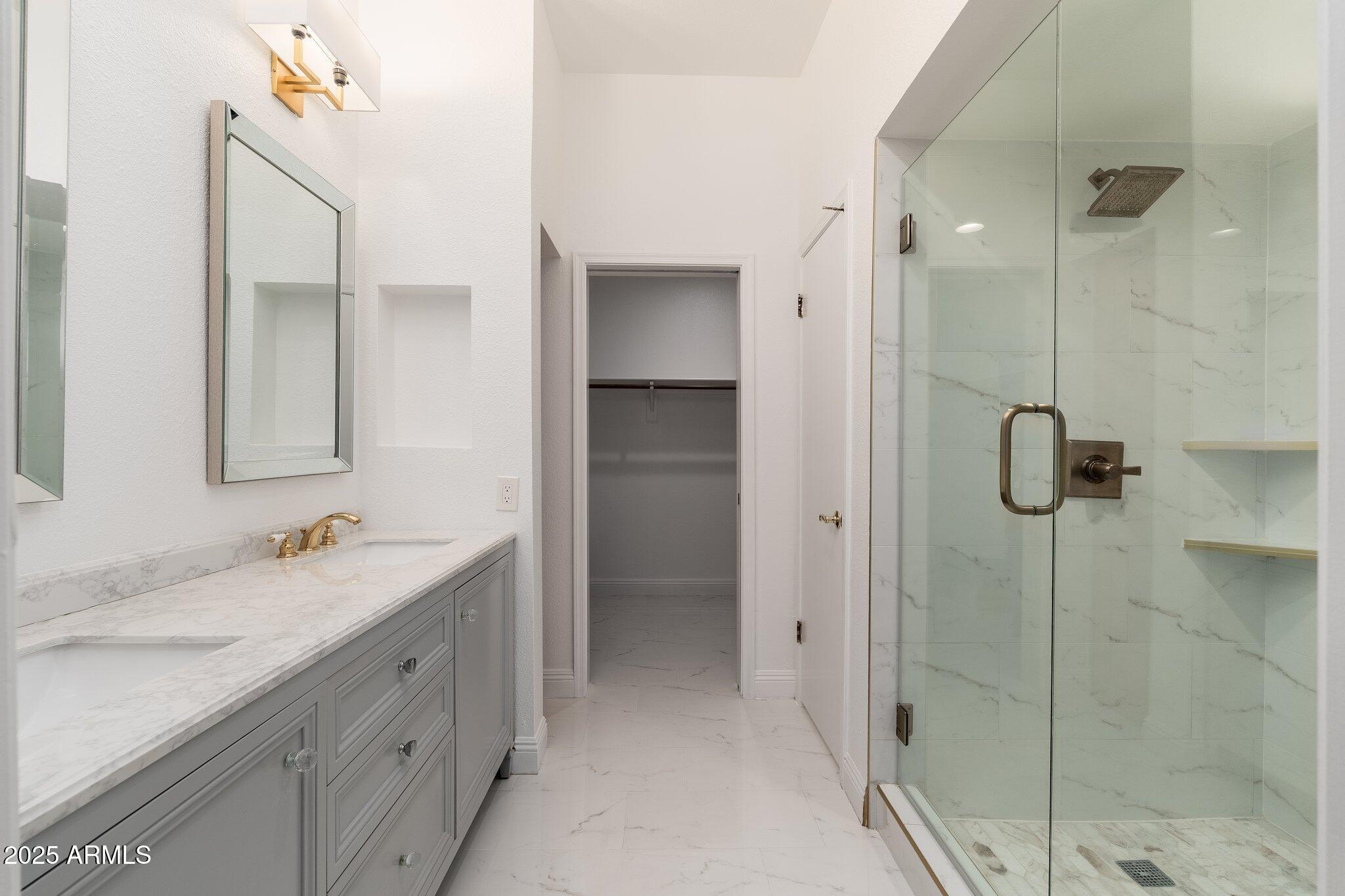 902 W GLENDALE Avenue, 215