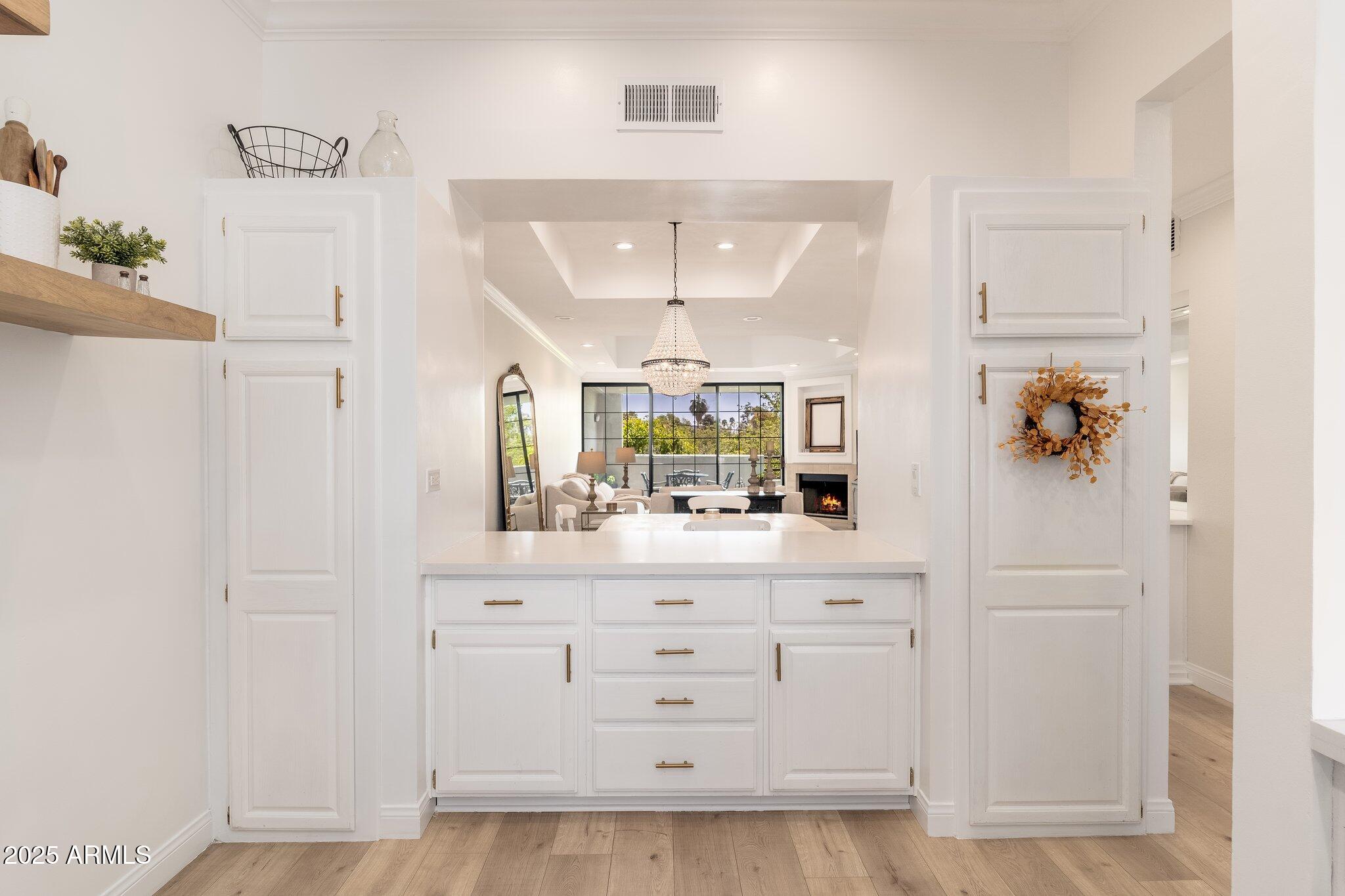 902 W GLENDALE Avenue, 215