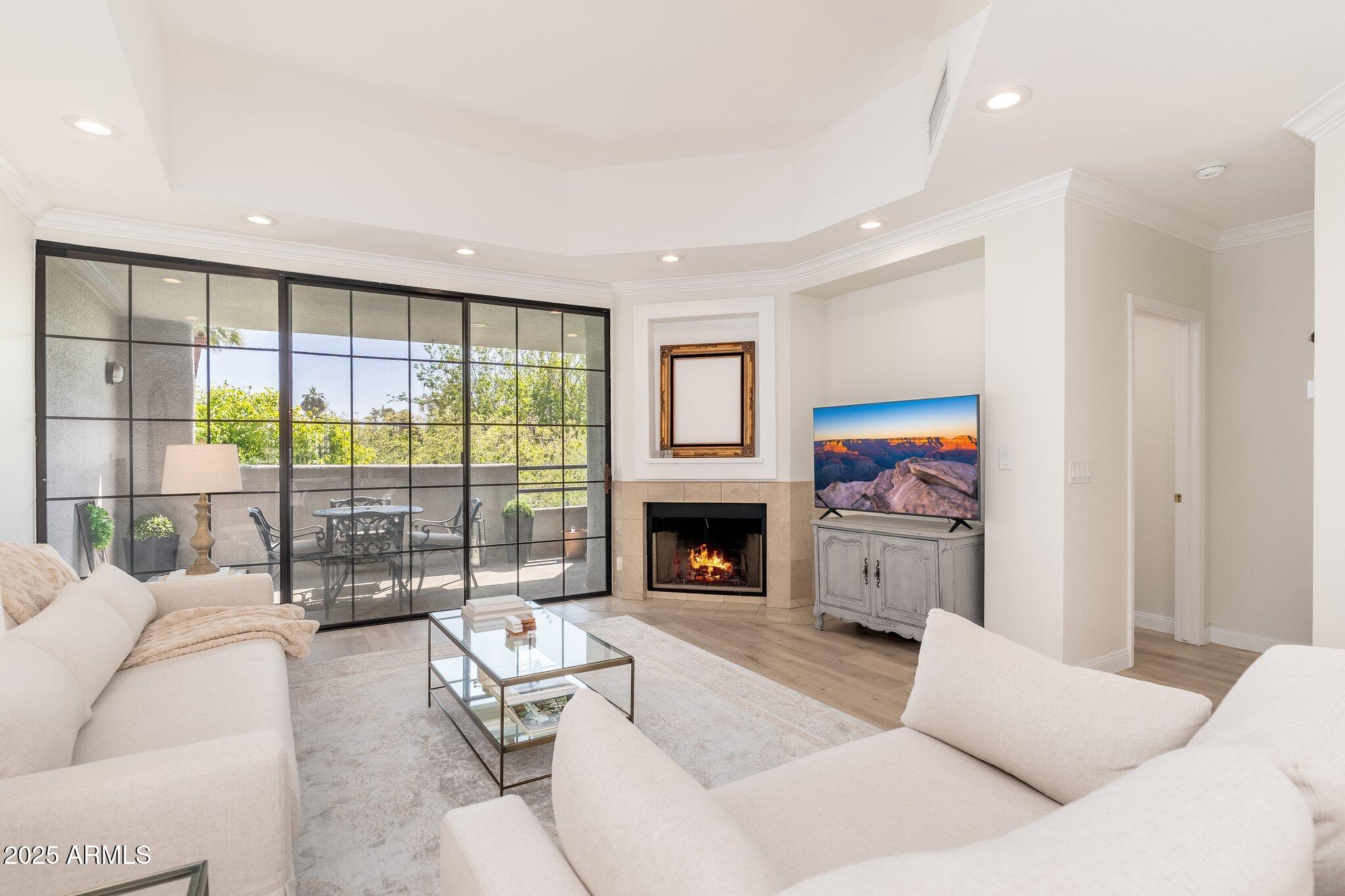 902 W GLENDALE Avenue, 215