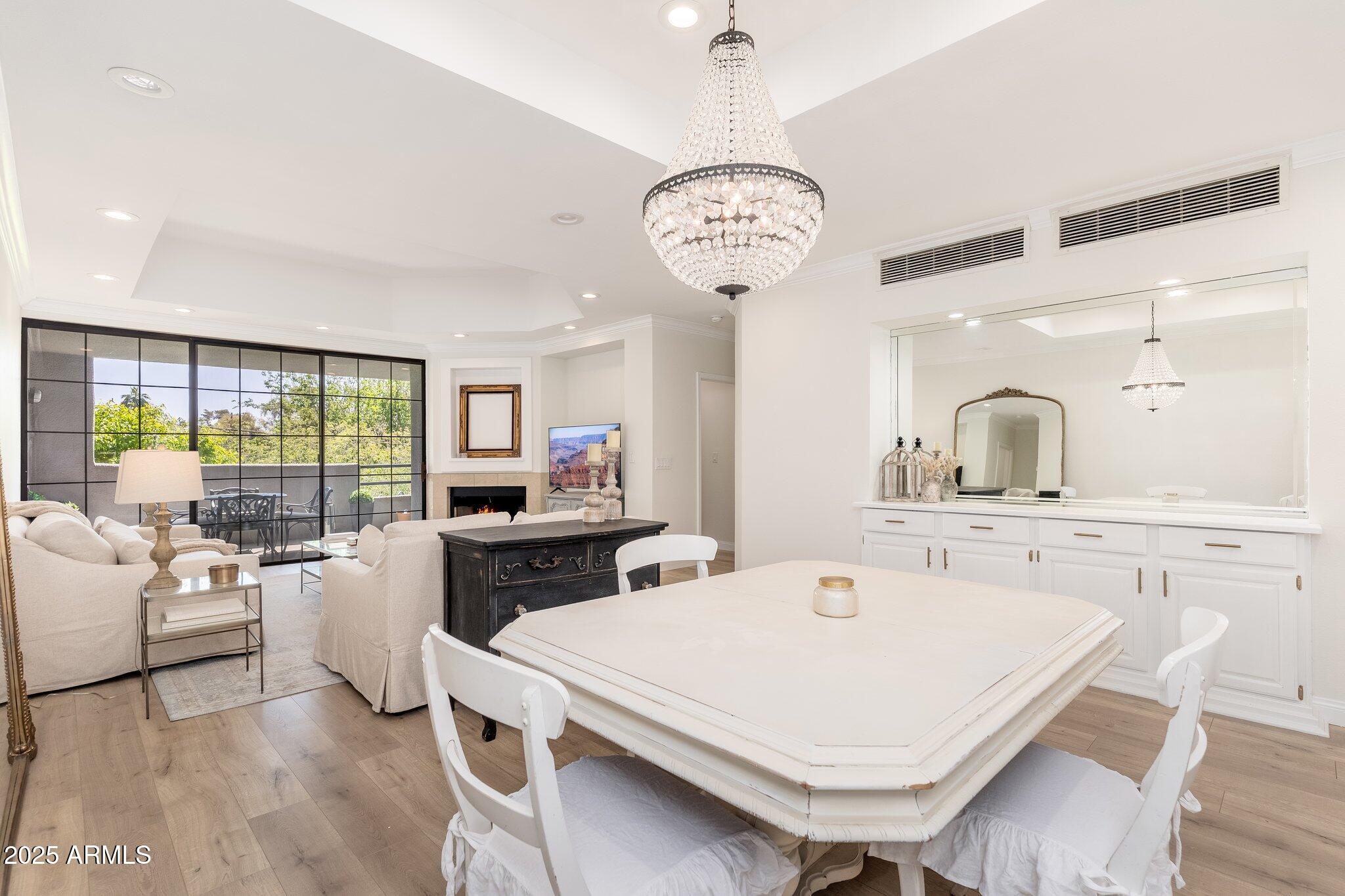 902 W GLENDALE Avenue, 215