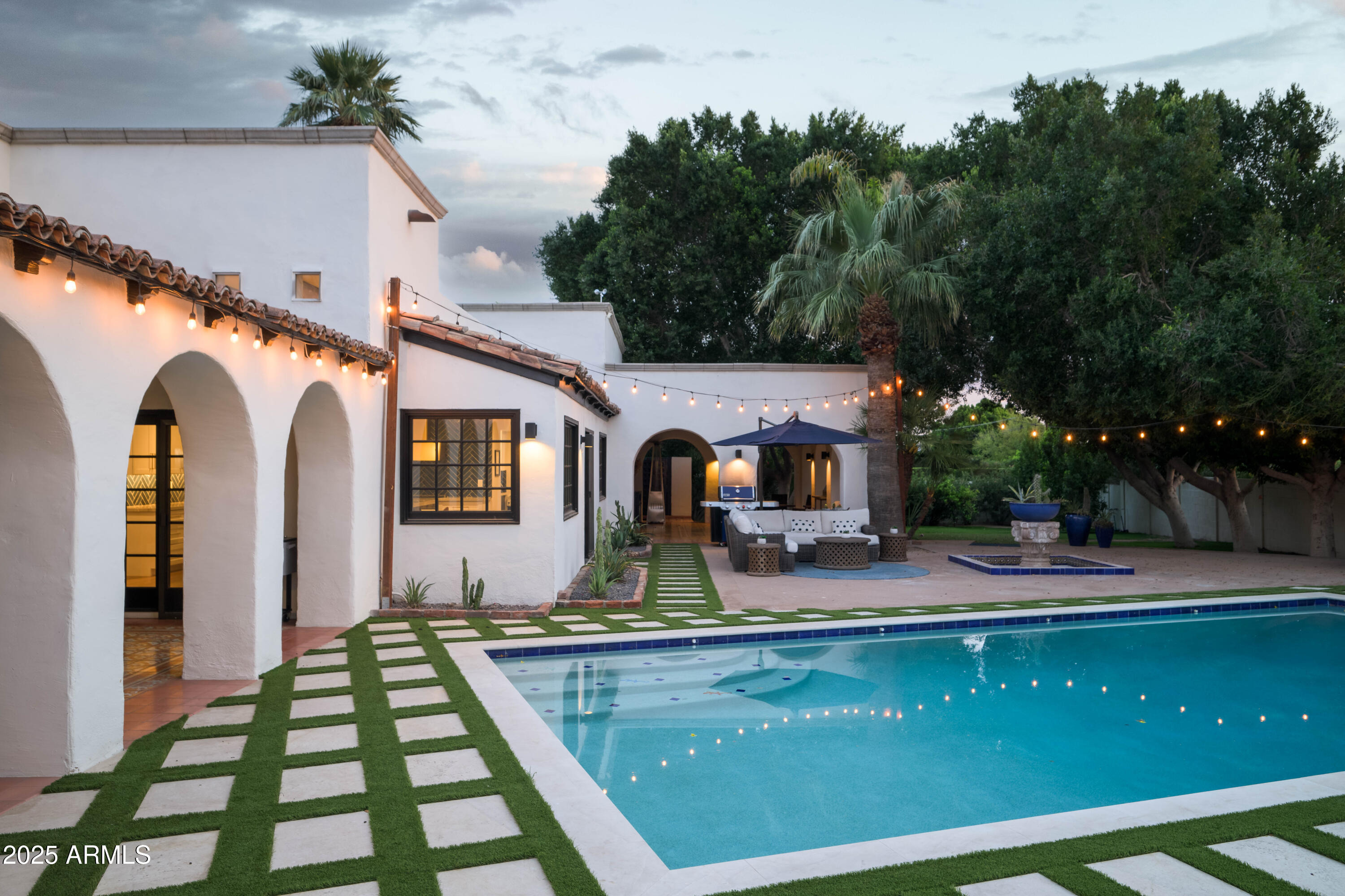 4616 N ROYAL PALM Circle