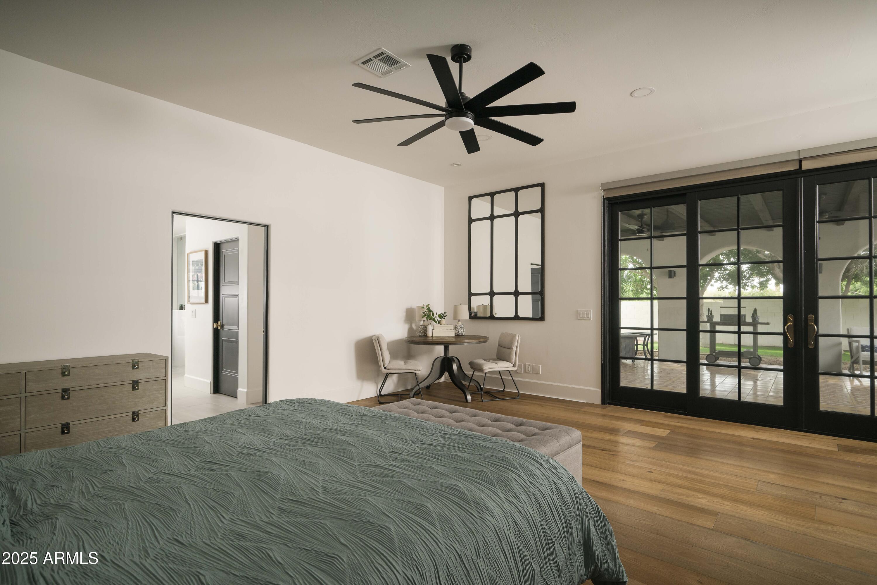 4616 N ROYAL PALM Circle