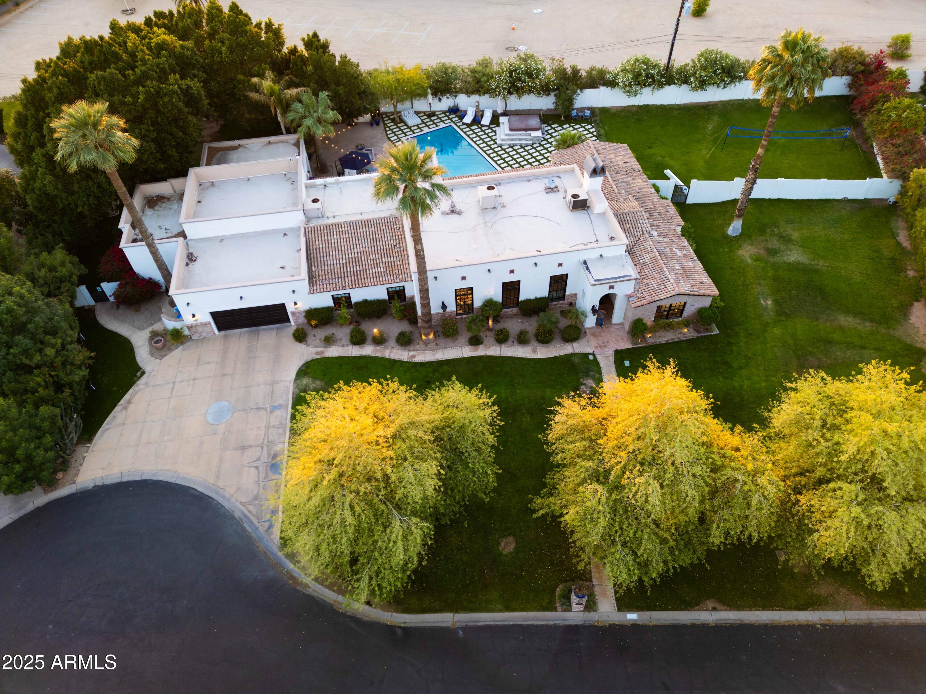 4616 N ROYAL PALM Circle