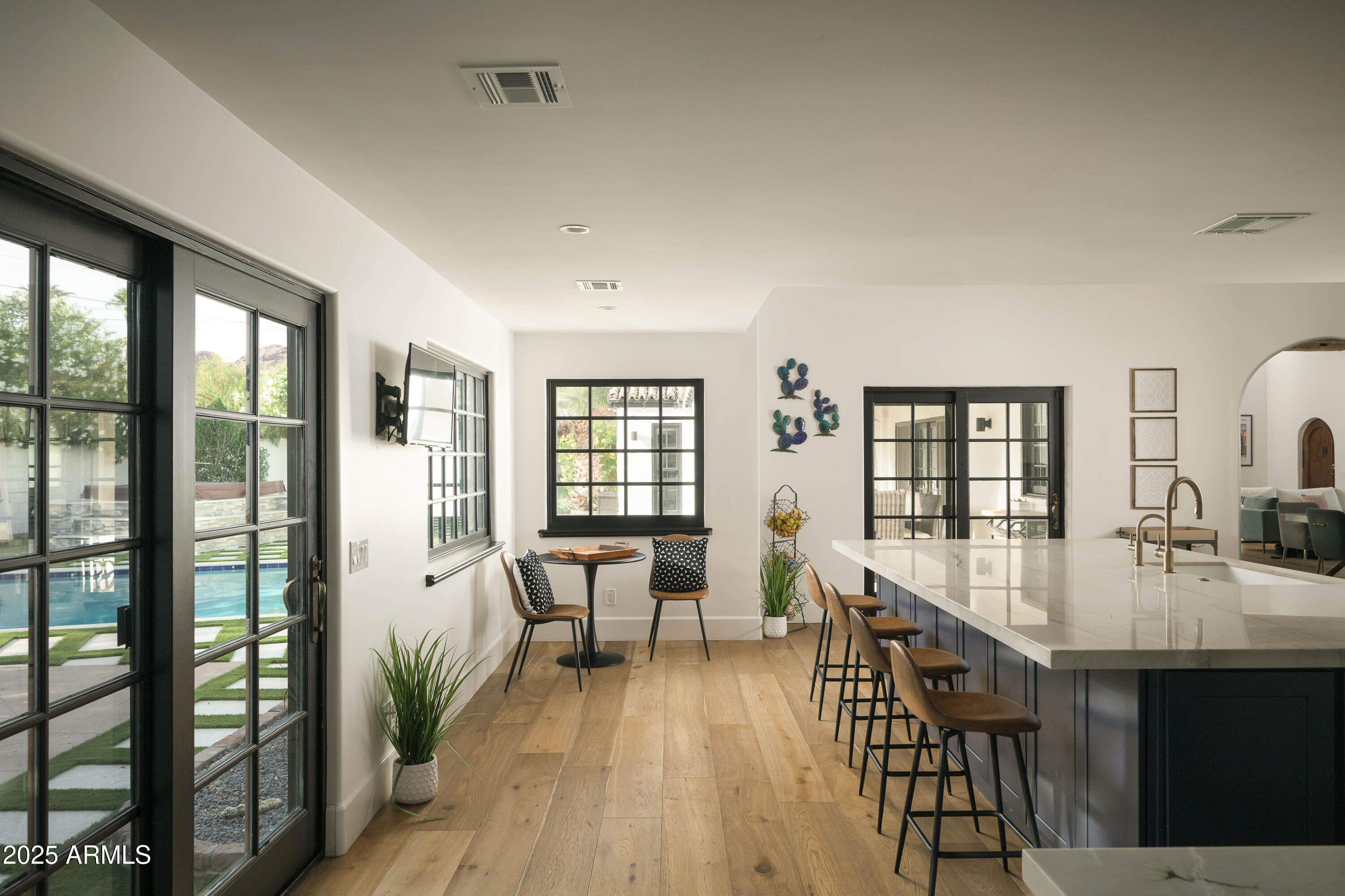 4616 N ROYAL PALM Circle