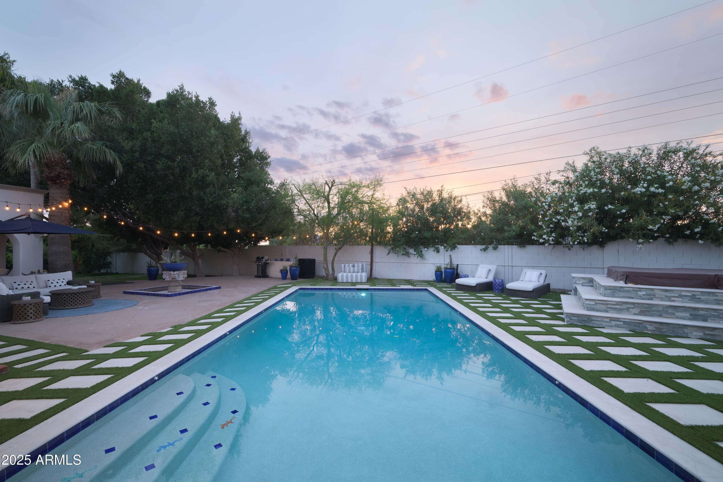 4616 N ROYAL PALM Circle