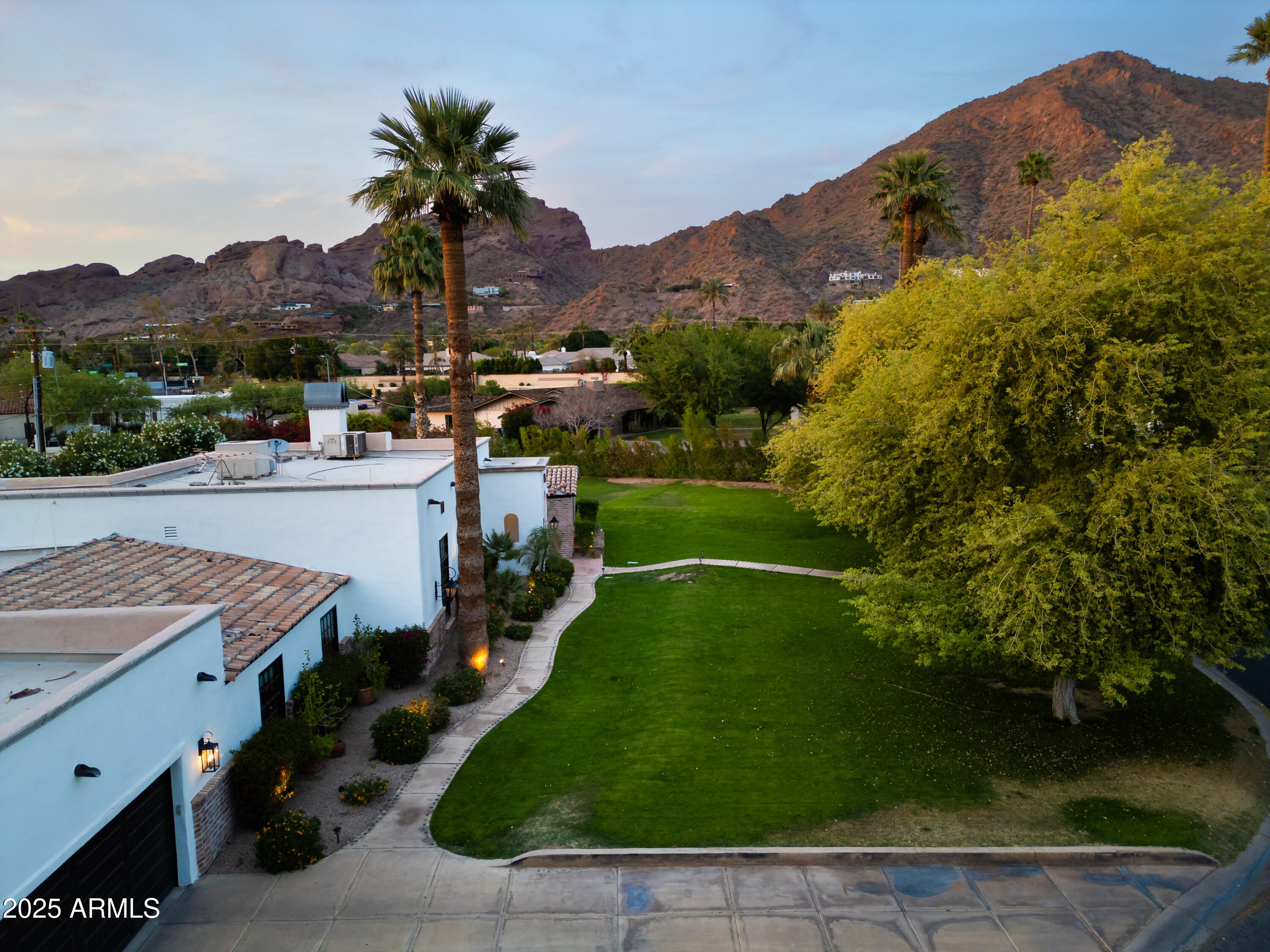 4616 N ROYAL PALM Circle