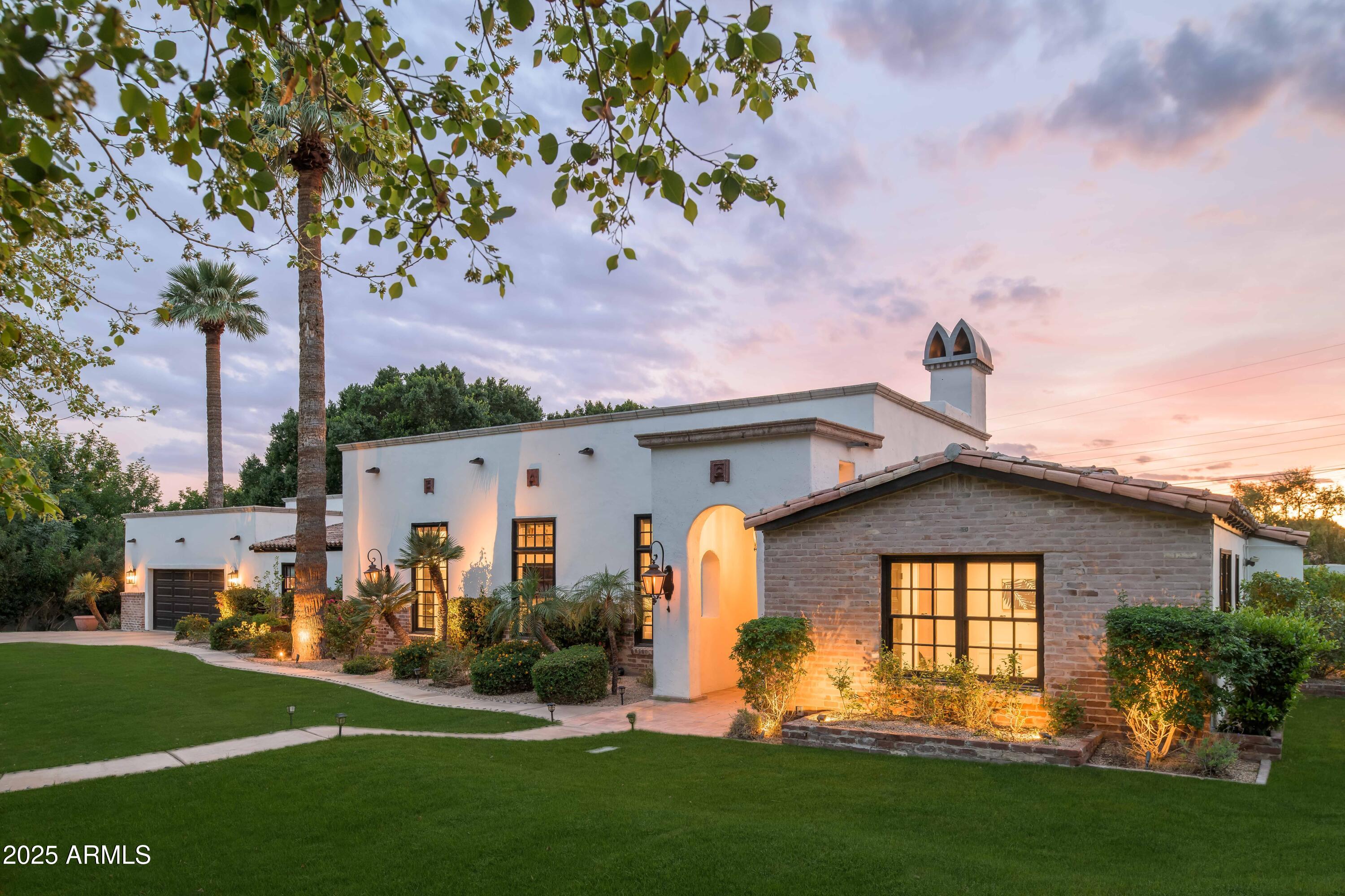 4616 N ROYAL PALM Circle