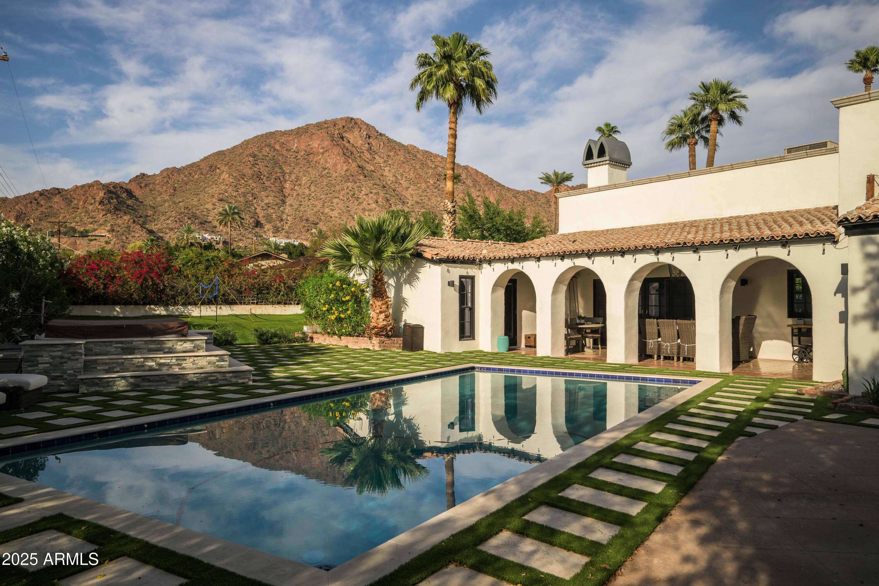 4616 N ROYAL PALM Circle