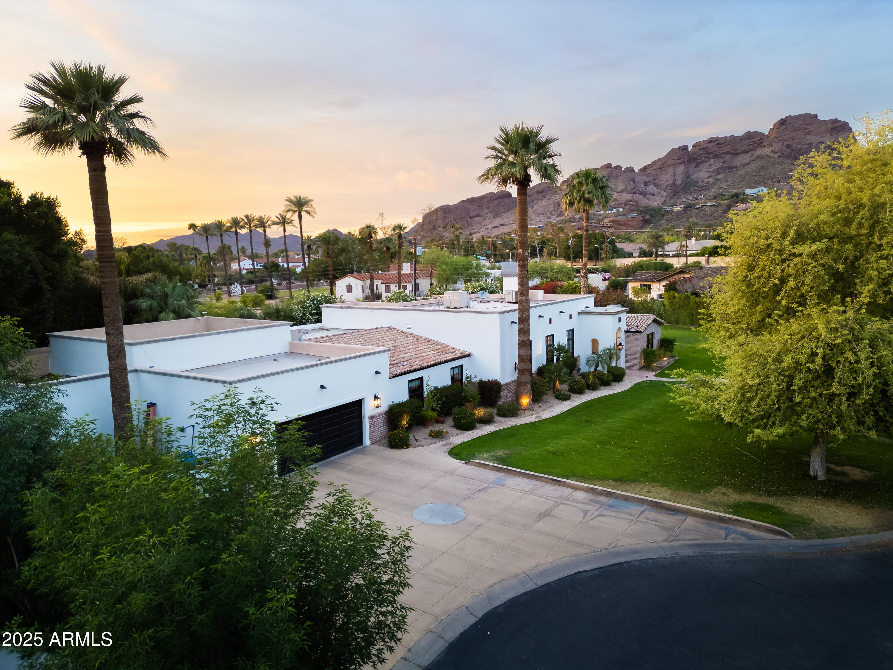 4616 N ROYAL PALM Circle