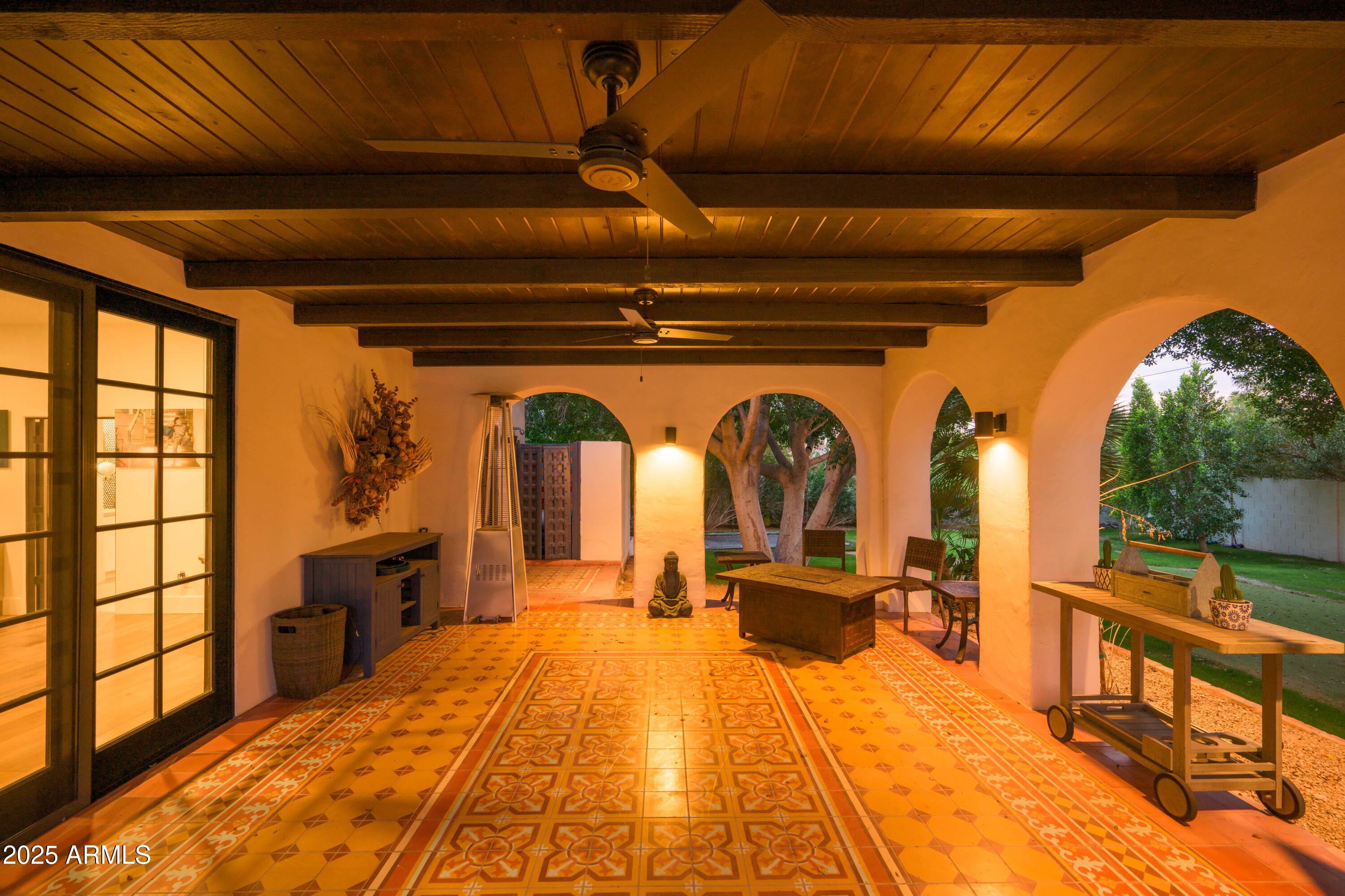 4616 N ROYAL PALM Circle