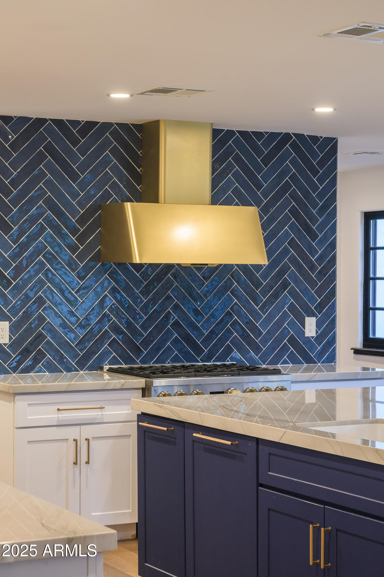 4616 N ROYAL PALM Circle