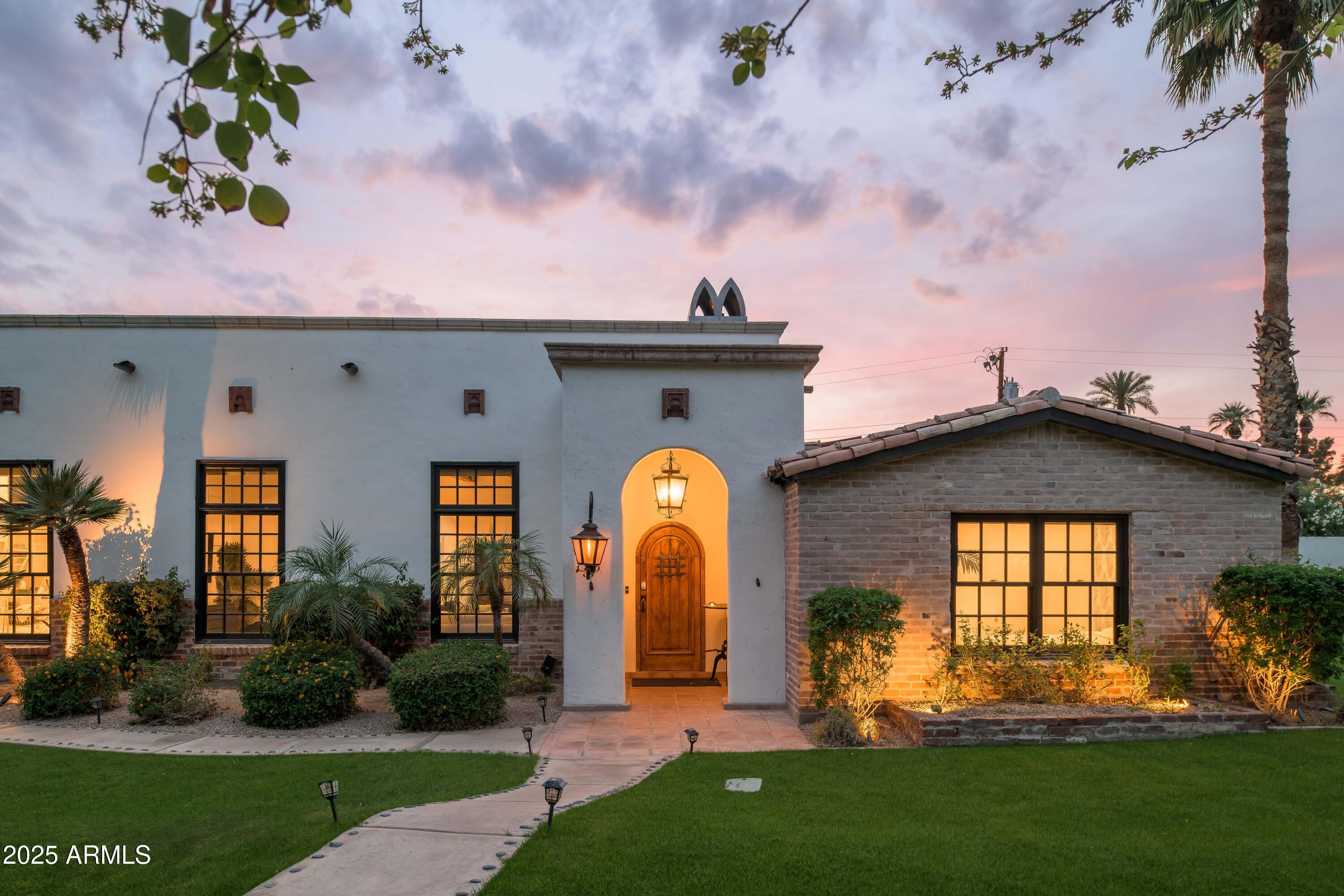 4616 N ROYAL PALM Circle