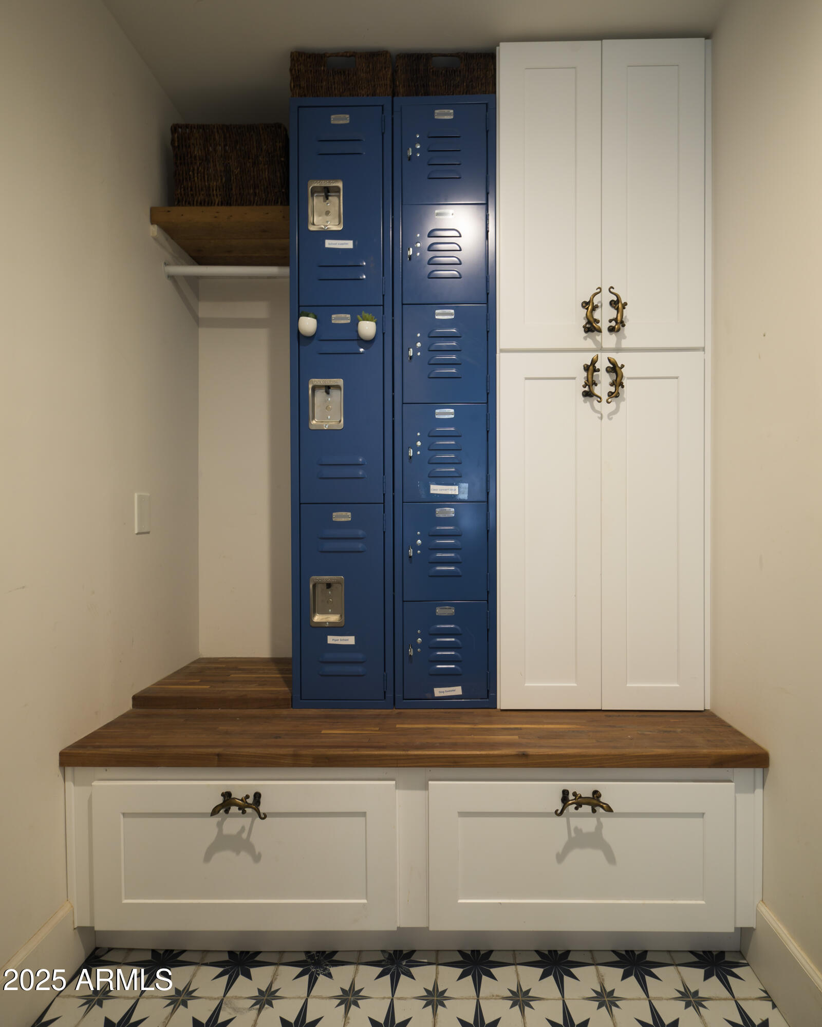 4616 N ROYAL PALM Circle