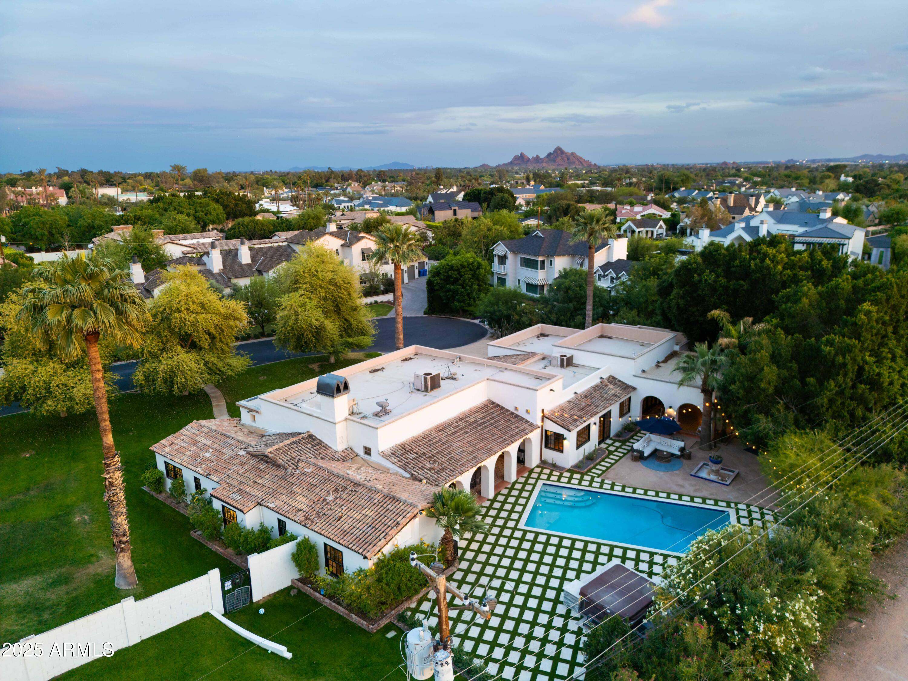 4616 N ROYAL PALM Circle