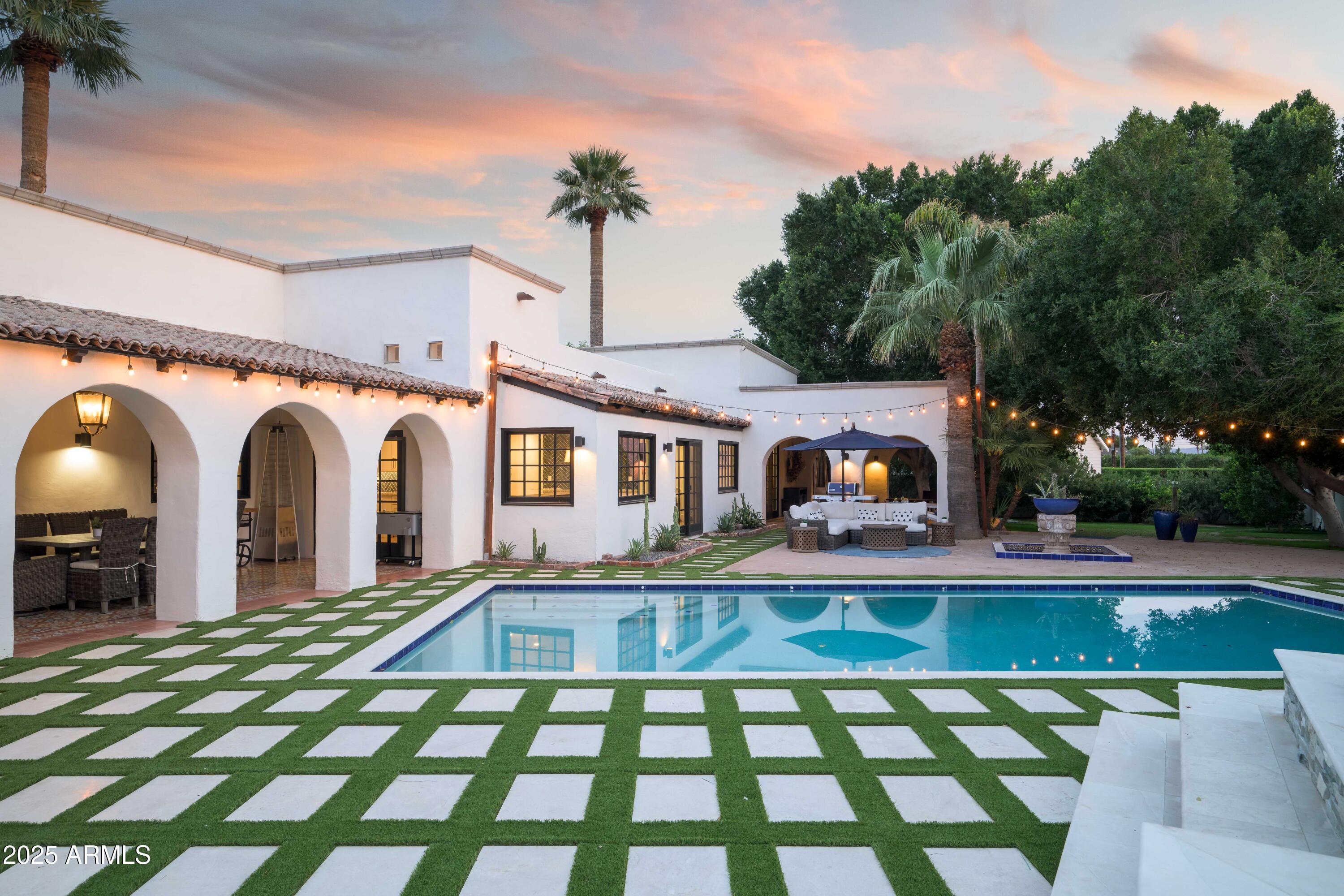 4616 N ROYAL PALM Circle