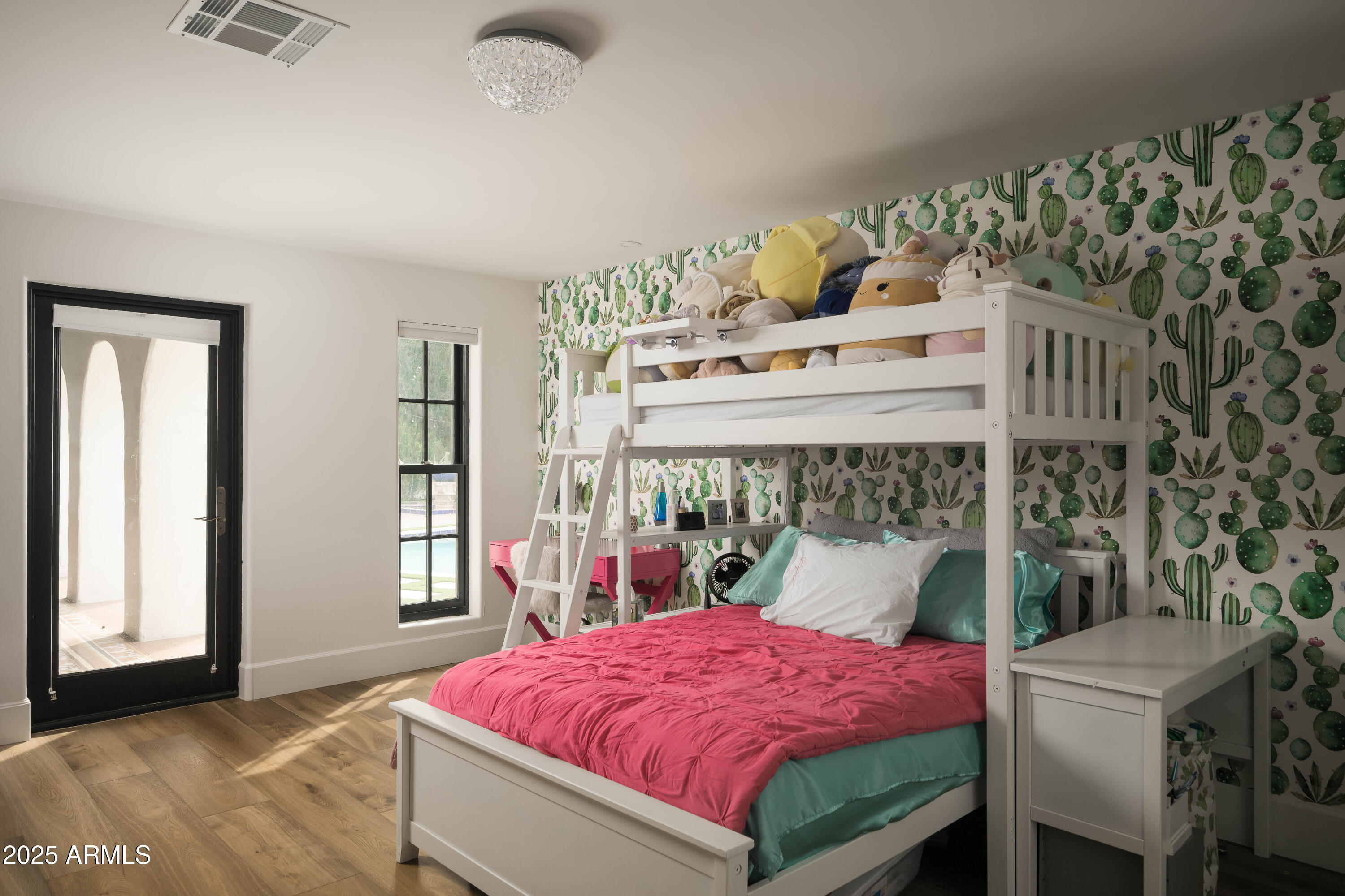 4616 N ROYAL PALM Circle