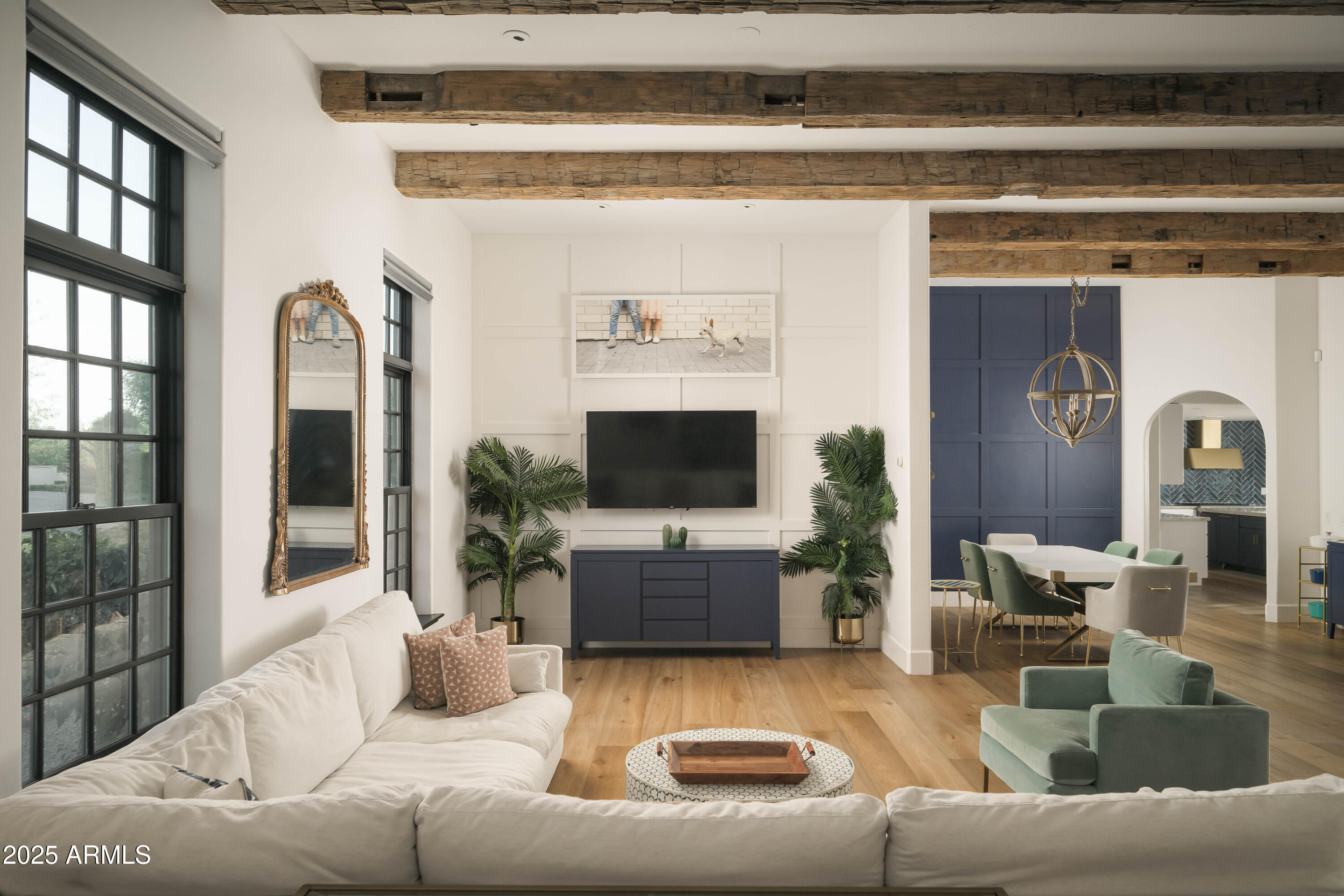 4616 N ROYAL PALM Circle