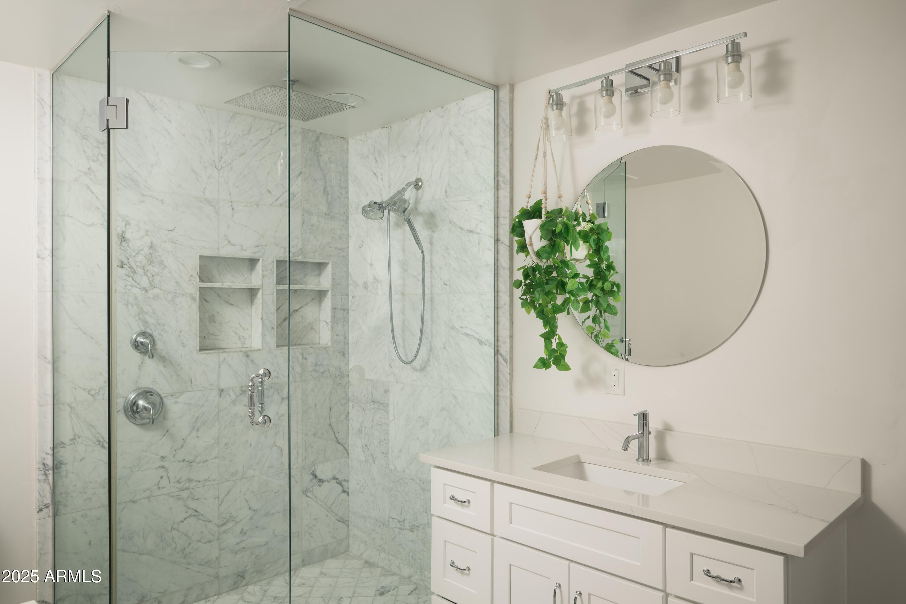 4616 N ROYAL PALM Circle