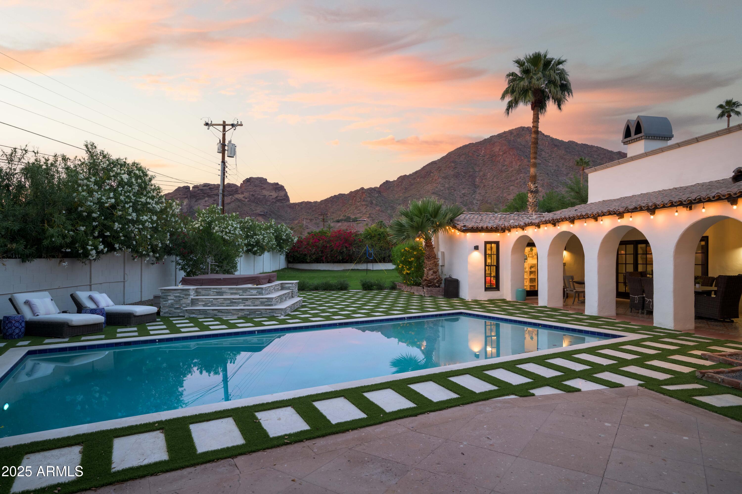 4616 N ROYAL PALM Circle