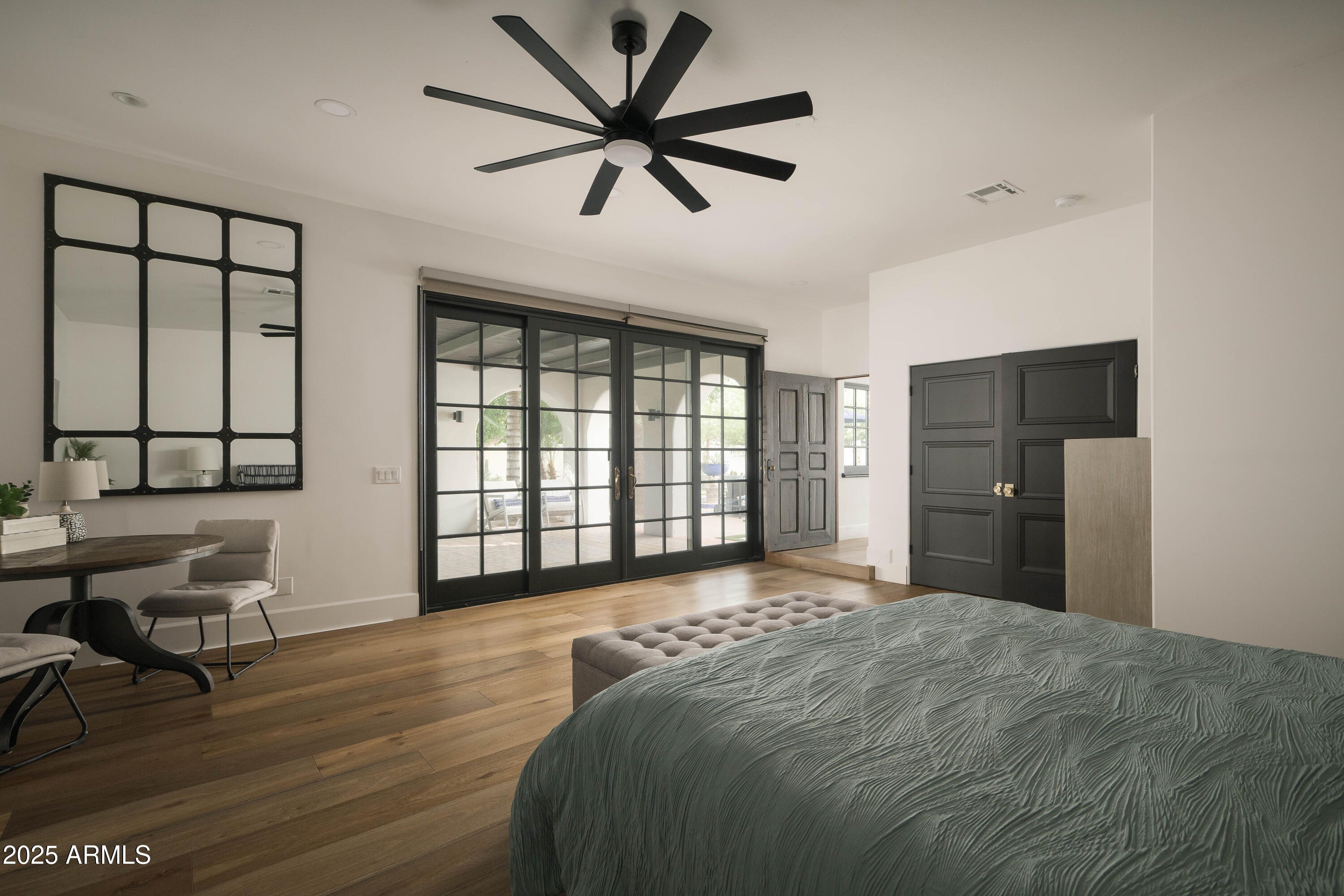 4616 N ROYAL PALM Circle