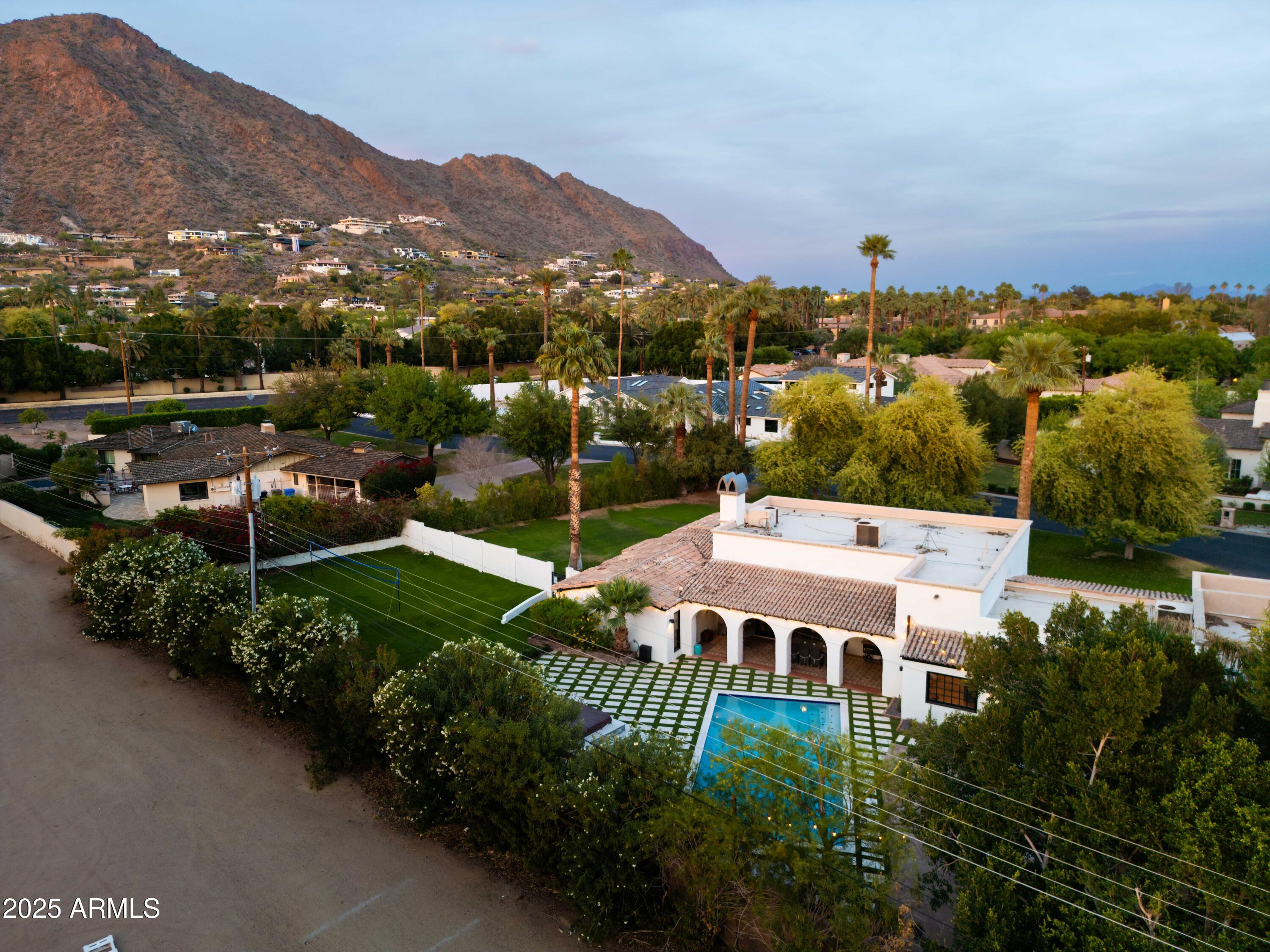 4616 N ROYAL PALM Circle