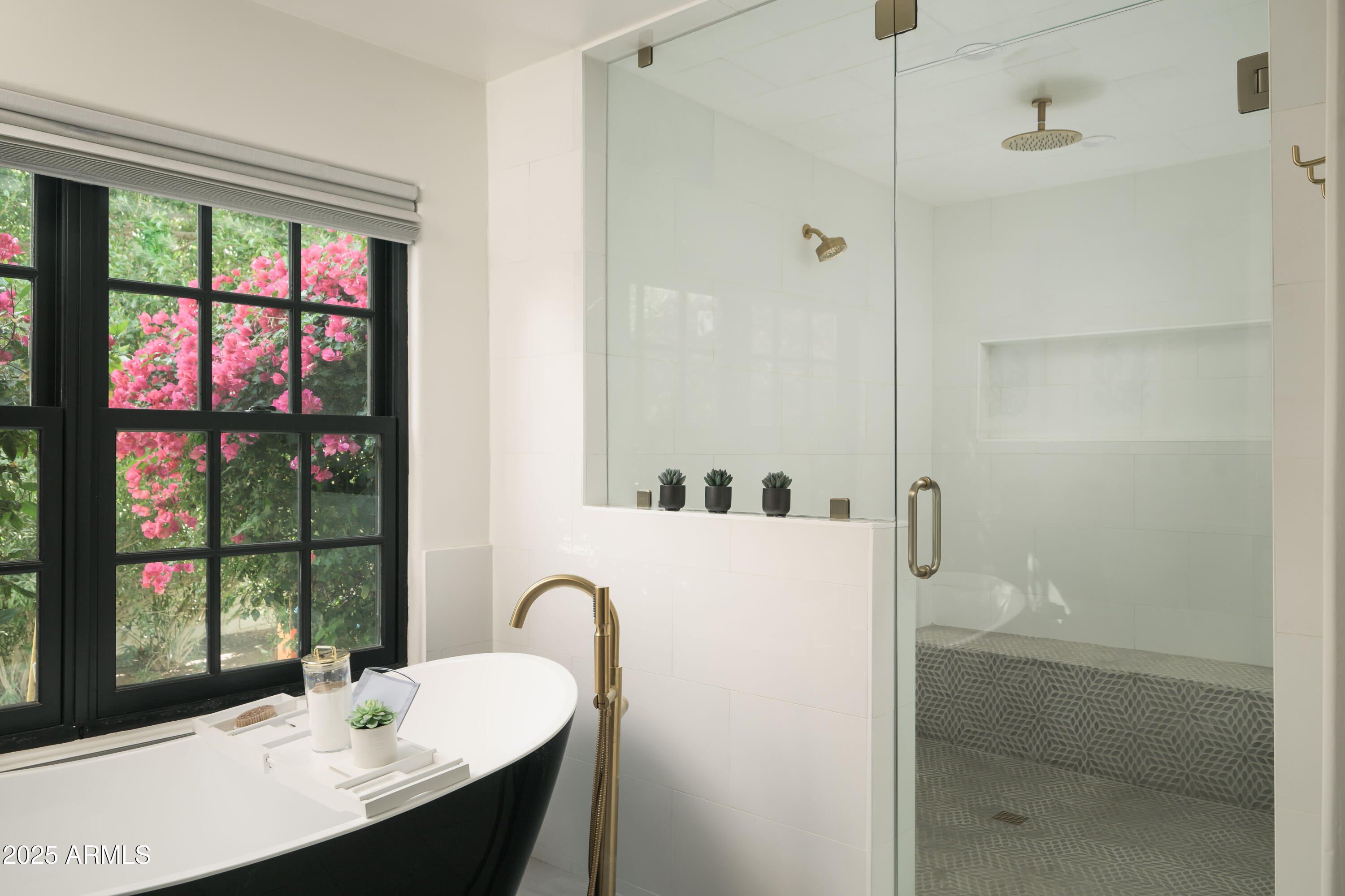 4616 N ROYAL PALM Circle